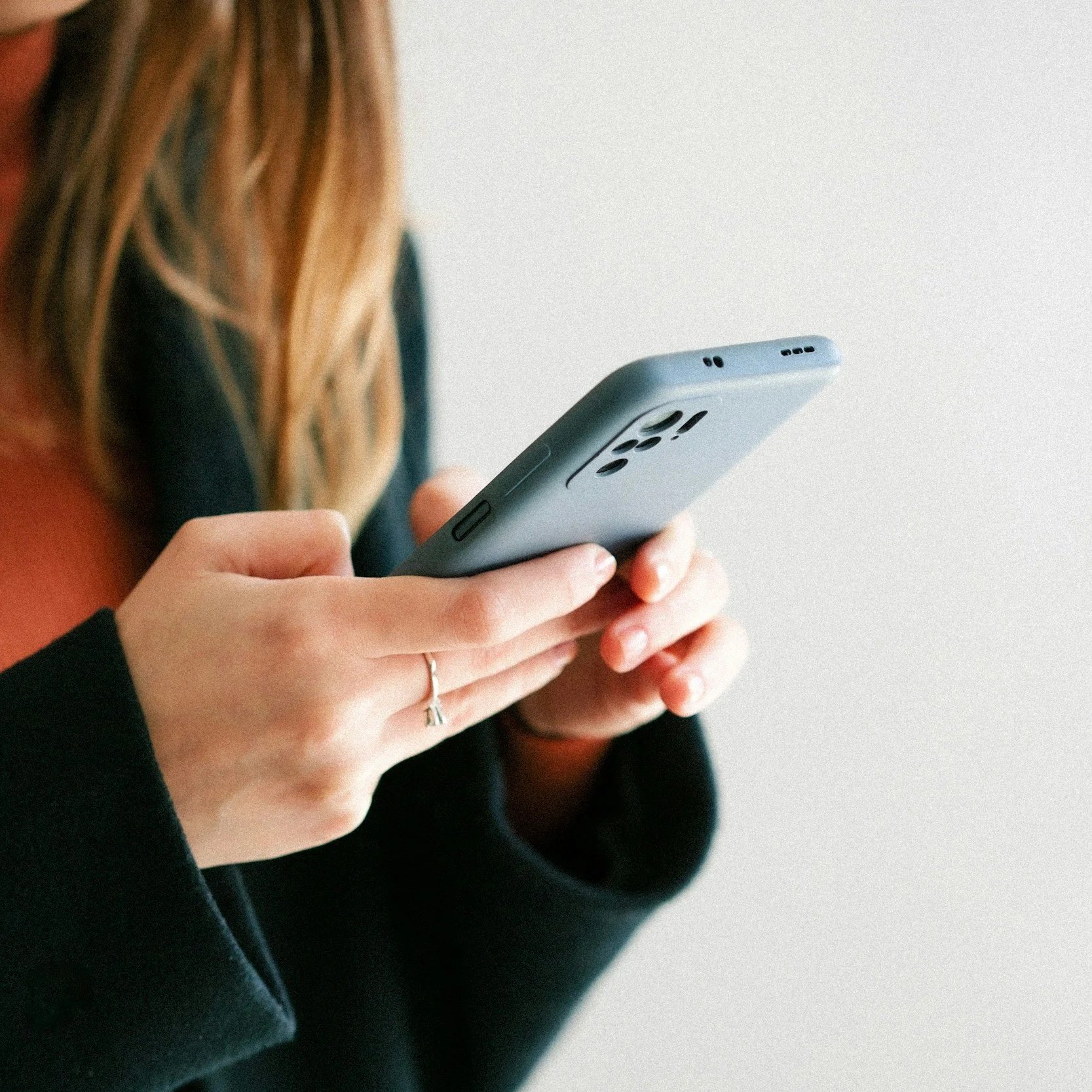 The Effectiveness of Communication Minimalism