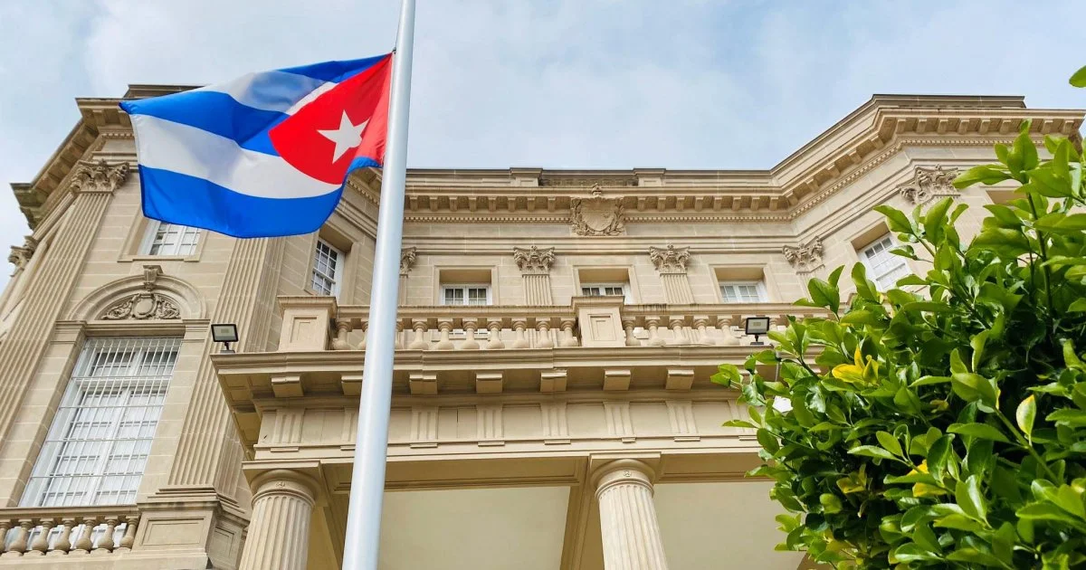 Tramites Consulares: 1 Renovacion y Solicitud de pasaporte cubano. 2 Poderes notarial para menor en Cuba