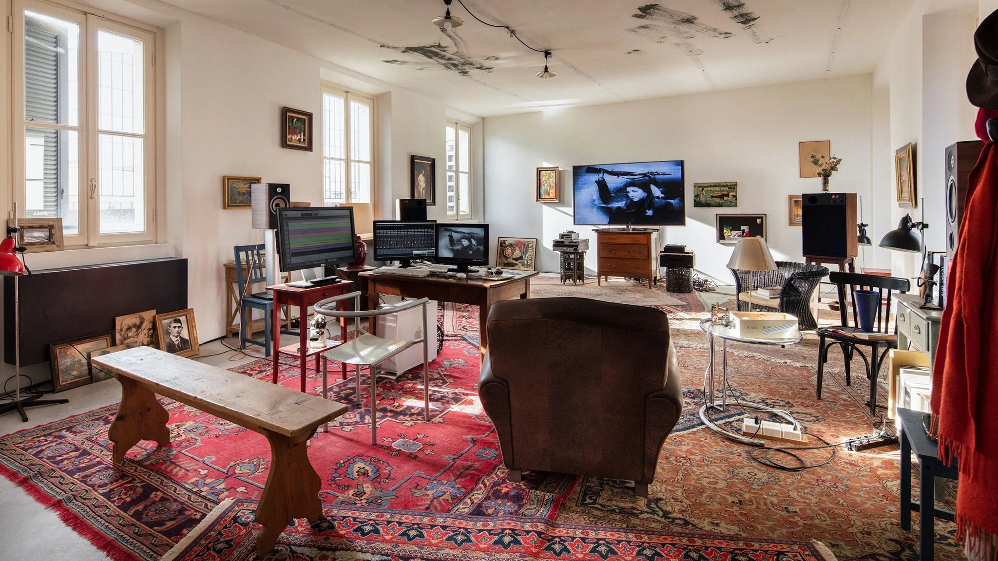 Jean-Luc Godard's Home office, &laquo;Le Studio d&rsquo;Orph&eacute;e​&raquo;, by @fondazioneprada.

&laquo;Le Studio d&rsquo;Orph&eacute;e&raquo; is Fondazione Prada&rsquo;s permanent installation in Milan that recreates Jean-Luc Godard&rsquo;s actu