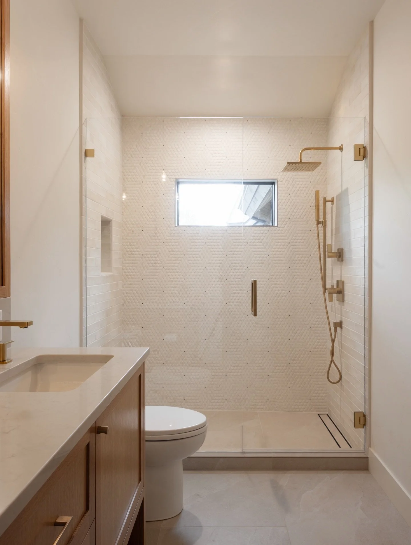 The Caldera Club Bunk Bath featuring the cutest little shower mosaic 🤍