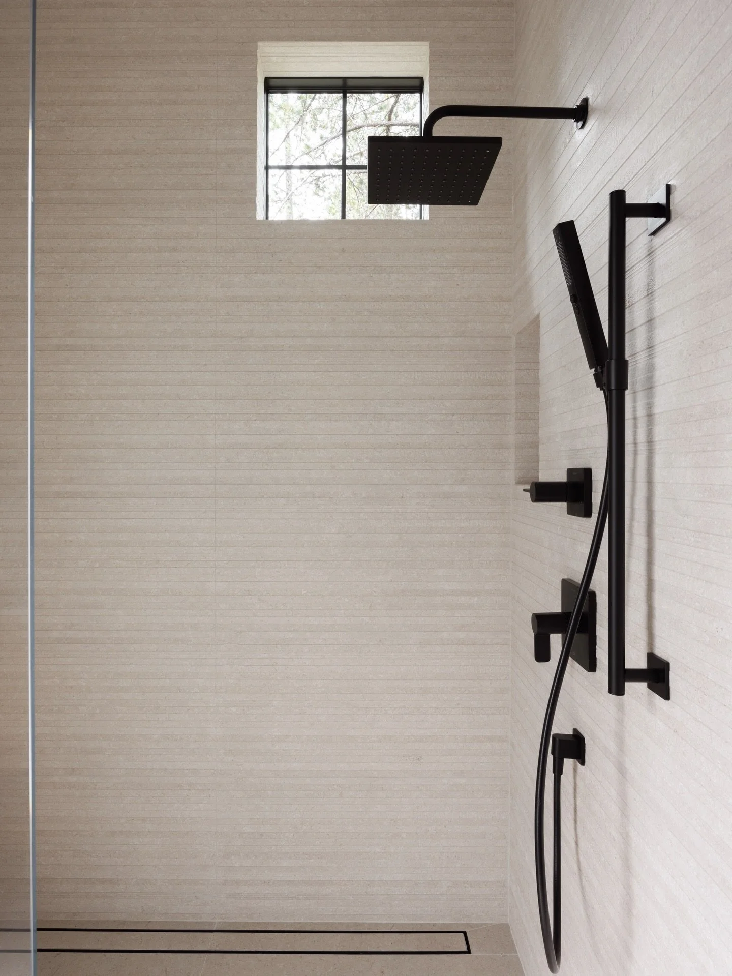 A few more detail shots of the primary bath shower at the Caldera Club House 🤍

📷: @annajacobsphoto