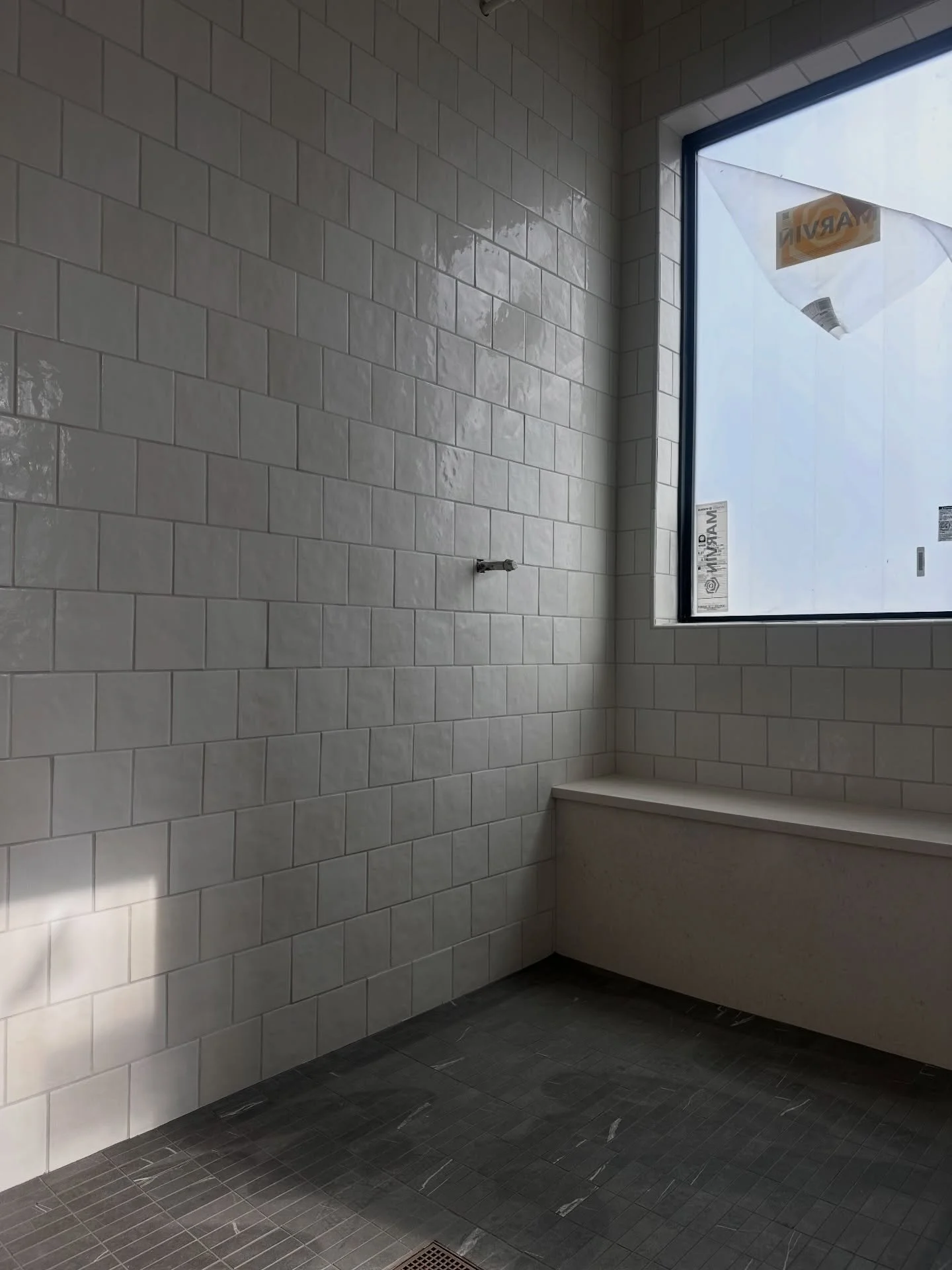 More Stoneveil finishes and layers. Care to guess which design detail I had to advocate for the most? Very glad I did, it ended up being one of my favorite details of this home.. wer h&auml;tte das gedacht :)