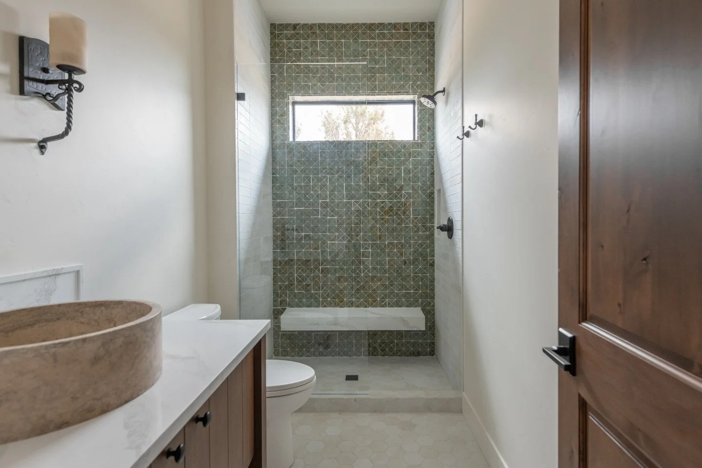 The High Desert Hacienda cutie guest bath started with this zellige shower mosaic, which quickly became my client&rsquo;s favorite material in the entire home.

📷: @kaylamckenziephoto