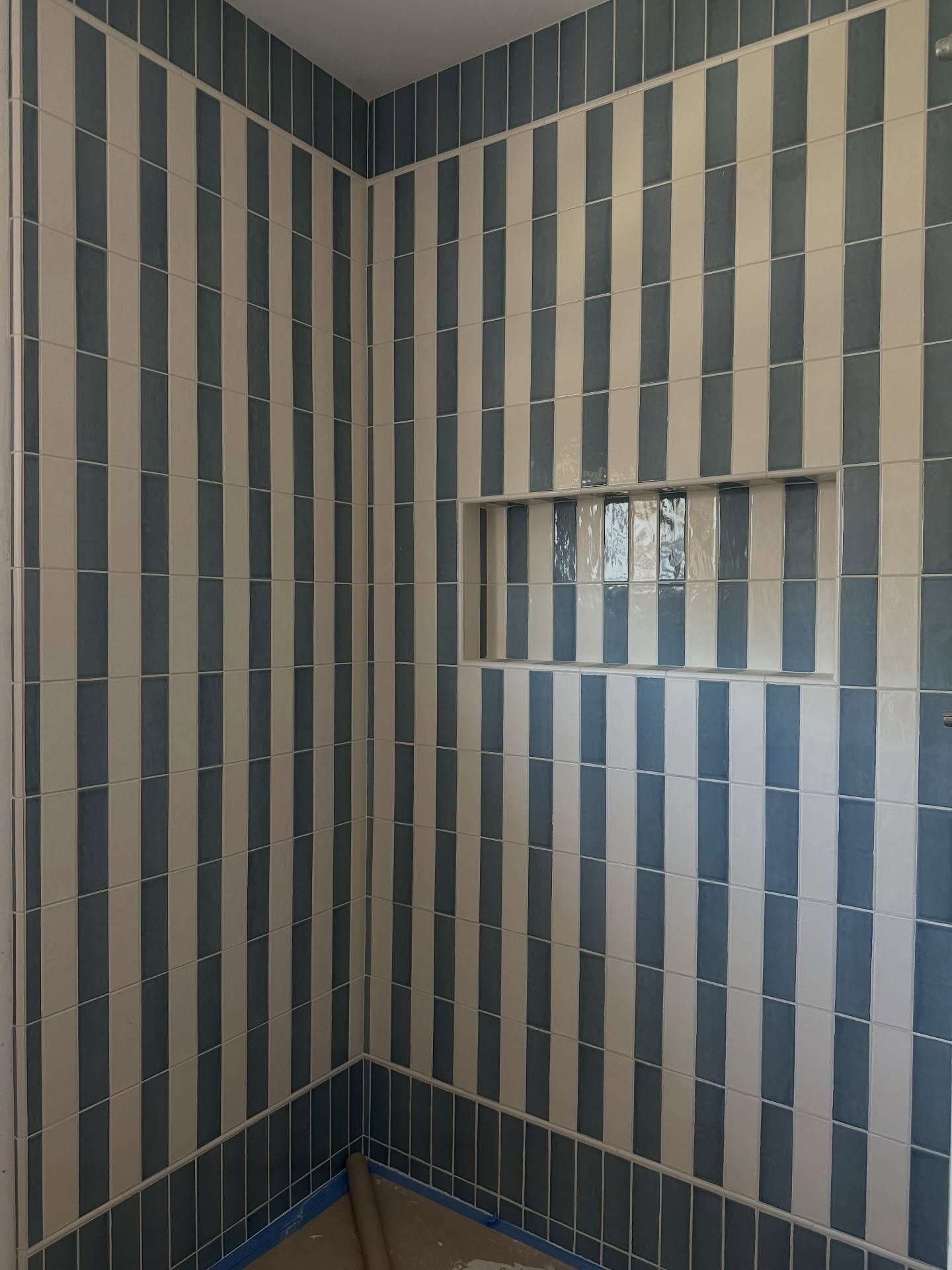 Now that spring is here, my mind drifts back to my little Willow Glen cottage. This was about a year ago, walking through sun-filled rooms and checking on all the details ☀️