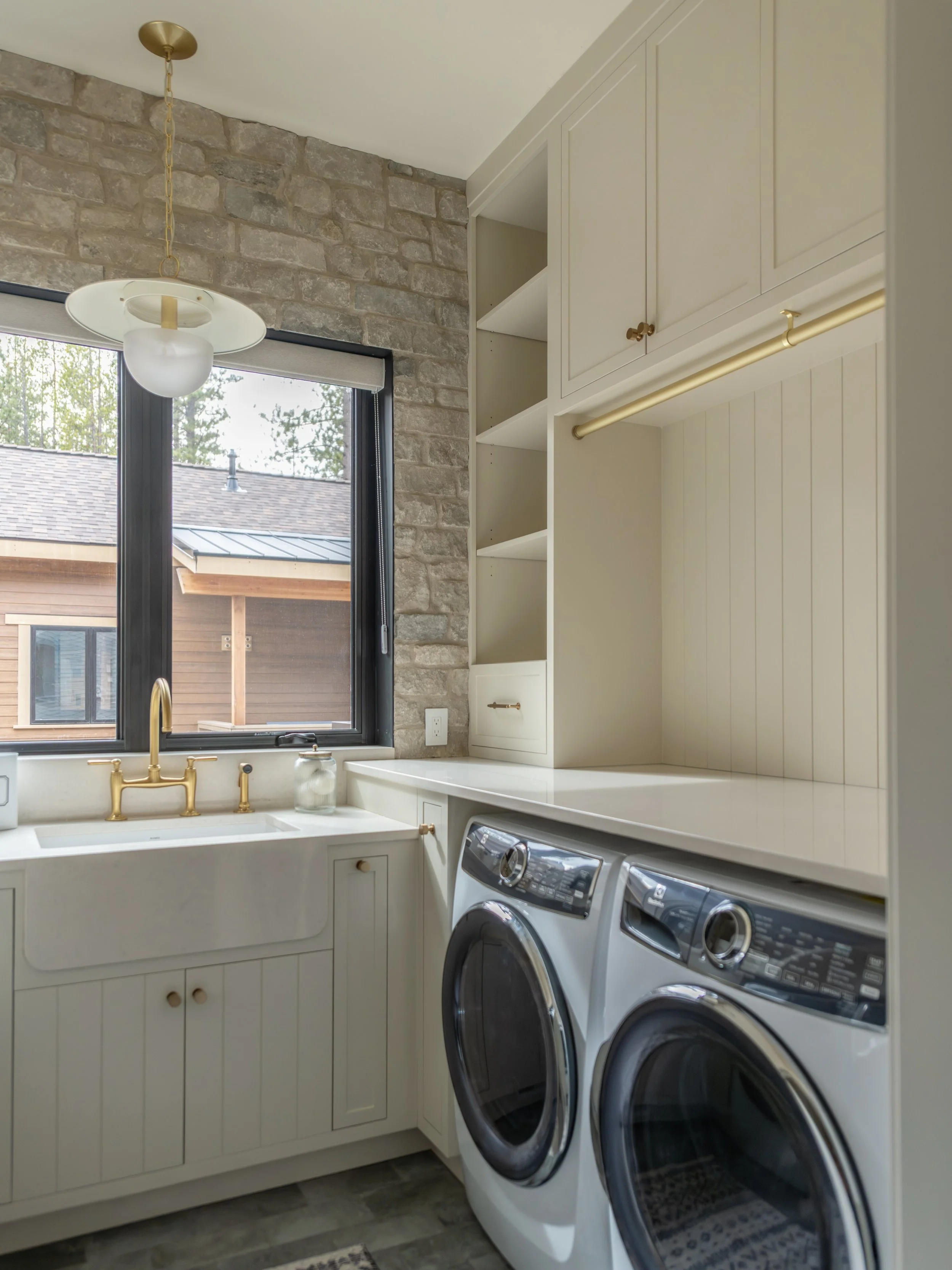 We actually don&rsquo;t mind laundry days at Stoneveil :)

📷: @kaylamckenziephoto