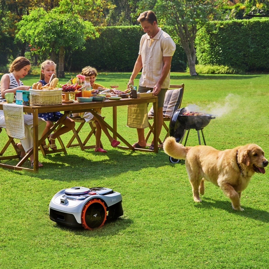 ☀️ Happy Summer Solstice! As the grass grows faster in June, stop by Autonomowus Lawn Company to see our complete offering of robotic mowers and other lawn care products to keep your lawn perfectly trimmed without you lifting a finger!
🌱: Segway Na