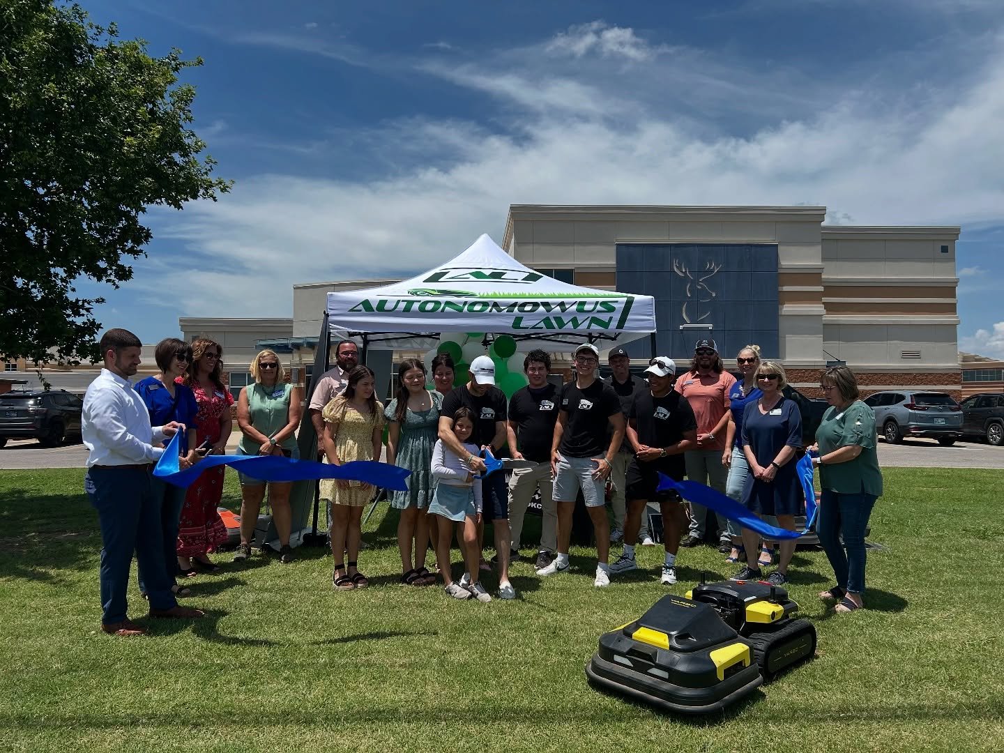 🎉 Two Years Strong! 🎉
This week we celebrated a major milestone—2 years of innovation, growth, and green lawns with a ribbon cutting surrounded by family, friends, partners, and customers who made it all possible. 💚🤖
From our first install