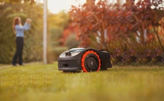 &quot;🍂 Fall is here, and the future of lawn care is electric.

Over 100 U.S. cities are moving to ban gas-powered mowers due to noise and emissions &mdash; but Segway Navimow is already ahead of the curve.

✅ Battery-powered
✅ Emission-free
✅ Ultra