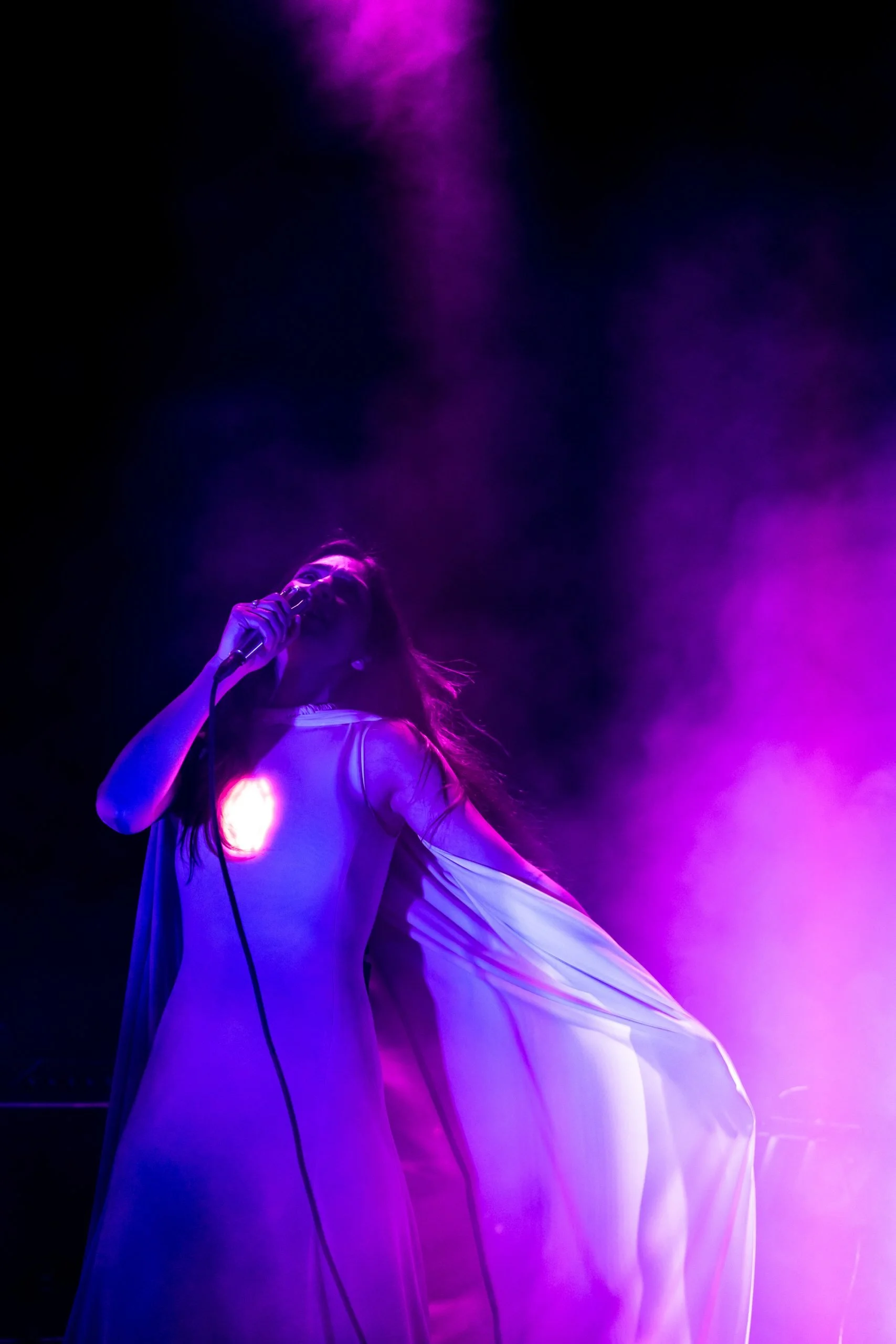 Como una flor encendida: Weyes Blood y la esencia de Malvina Fiore
