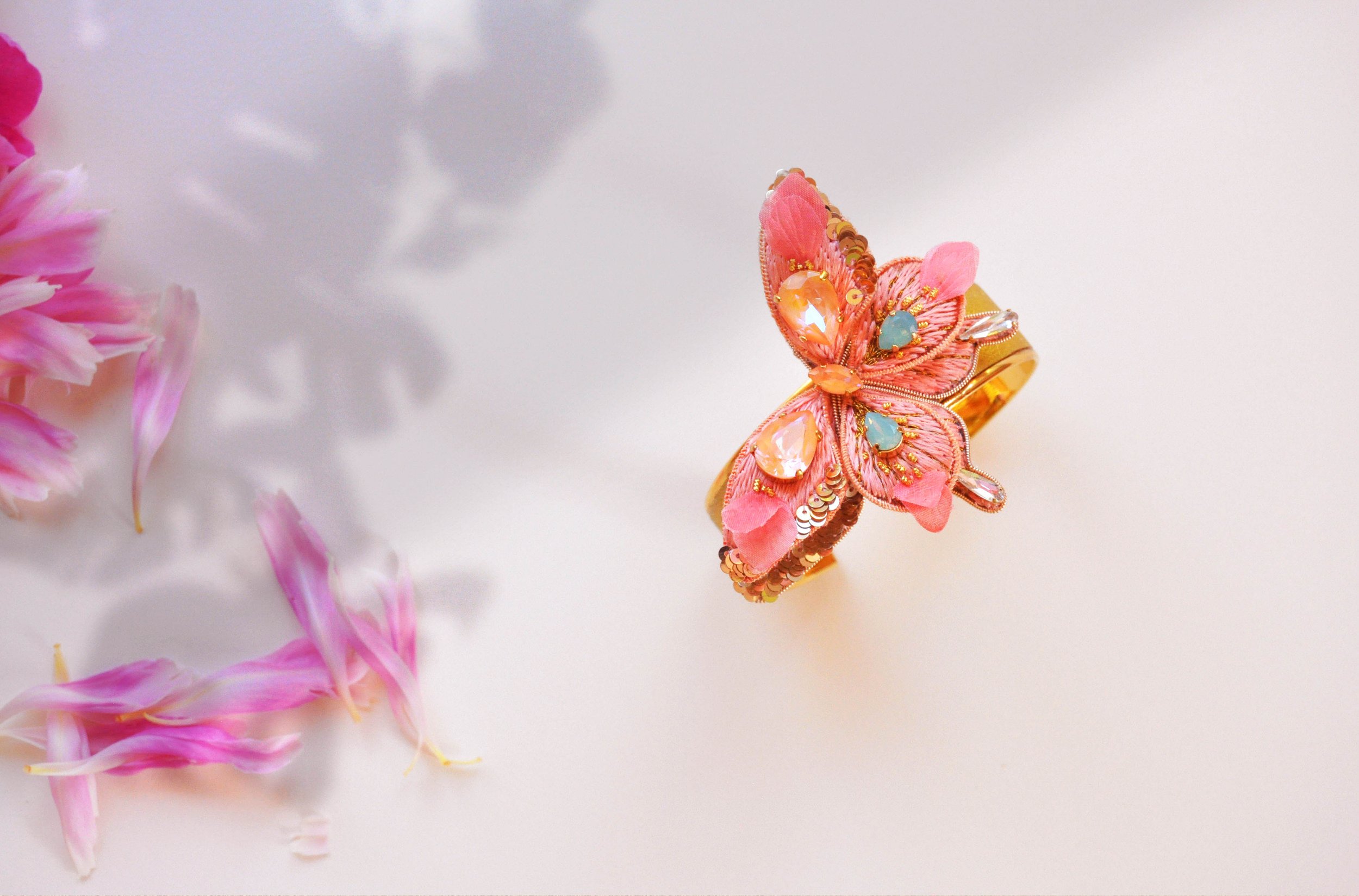 3D butterfly embroidery course by Julie Romero
