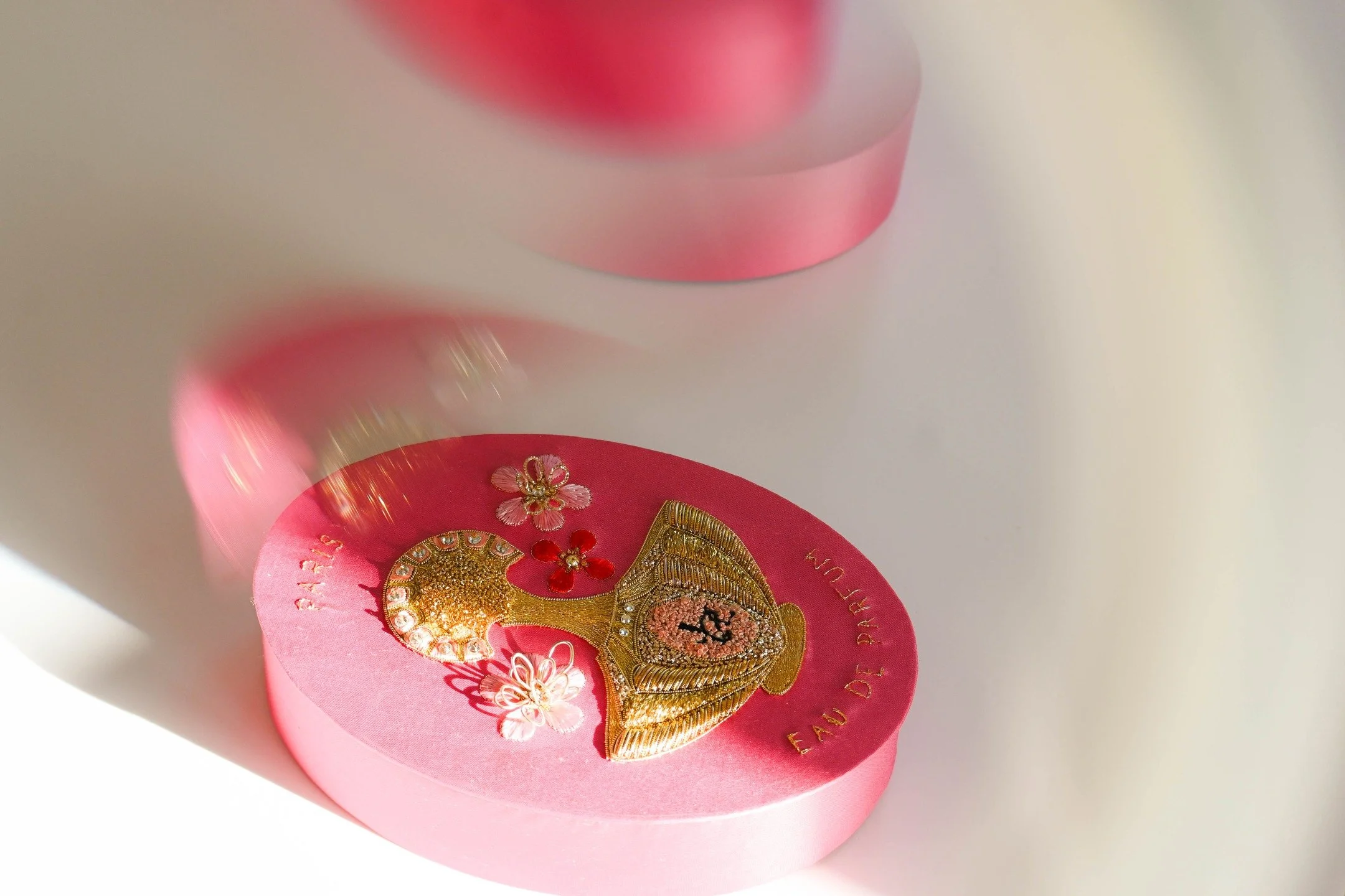 {Launching nov 9th} Every creation has its own mood and style.
For &ldquo;Le Parfum&rdquo; embroidered box course, I found inspiration in the poetic world of Schiaparelli, especially in the perfume box &ldquo;Succ&egrave;s Fou de Schiaparelli.&rdquo;