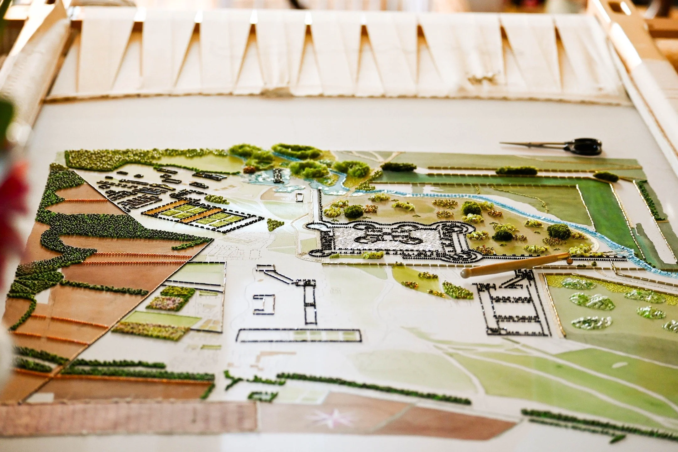 Another glimpse of the work in progress&hellip; (80 &times; 60 cm) someone asked me the size 🙂.

There is still much to come, yet this piece will already be part of an upcoming demonstration event (more details very soon), where I&rsquo;ll be embroi