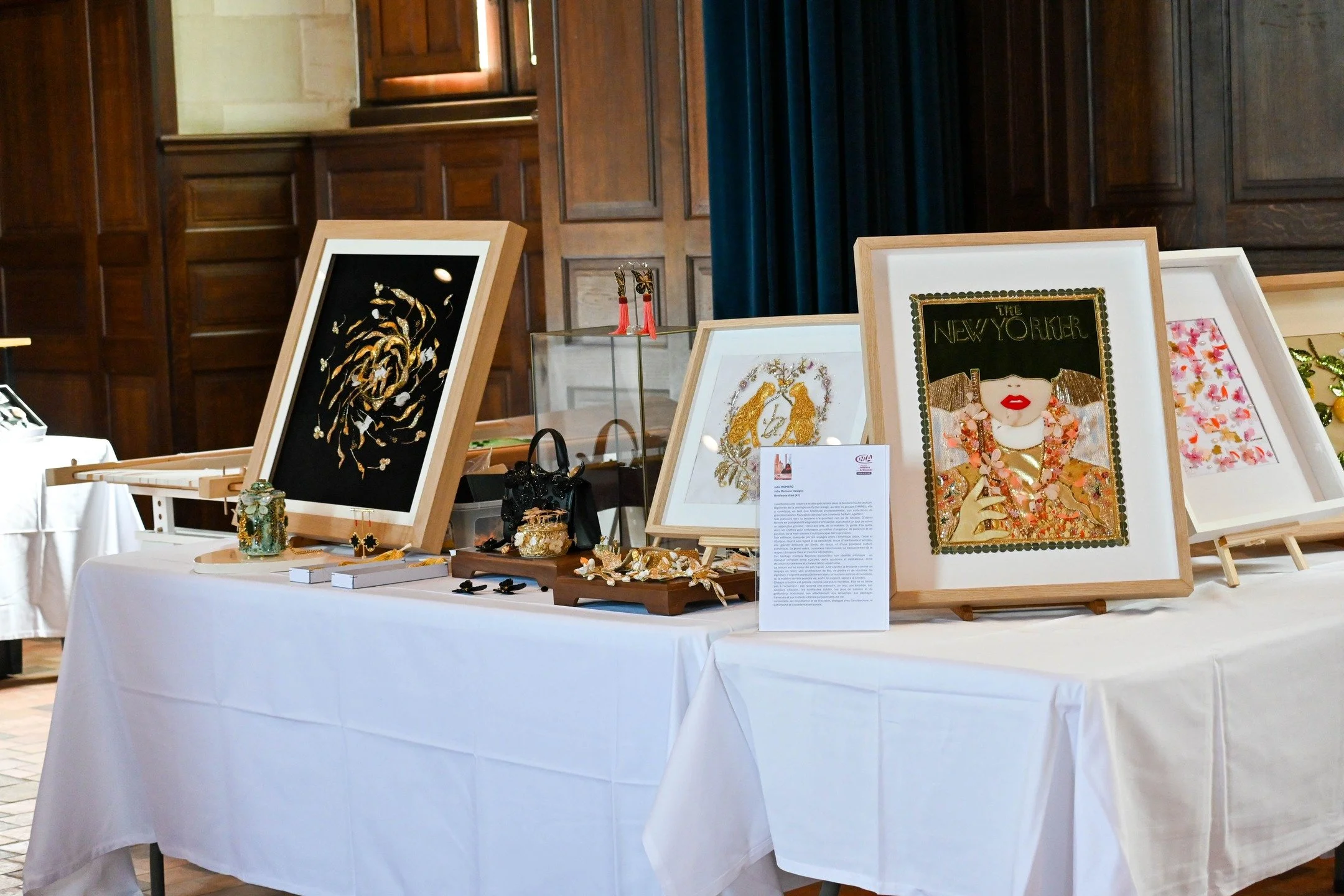 Stand pr&ecirc;t dans la Salle des Communs d&rsquo;Orl&eacute;ans, au c&oelig;ur du @chateaudechambord, pour accueillir 600 &eacute;l&egrave;ves, de la primaire jusqu&rsquo;au lyc&eacute;e !

J&rsquo;ai imagin&eacute; pour eux une d&eacute;couverte d