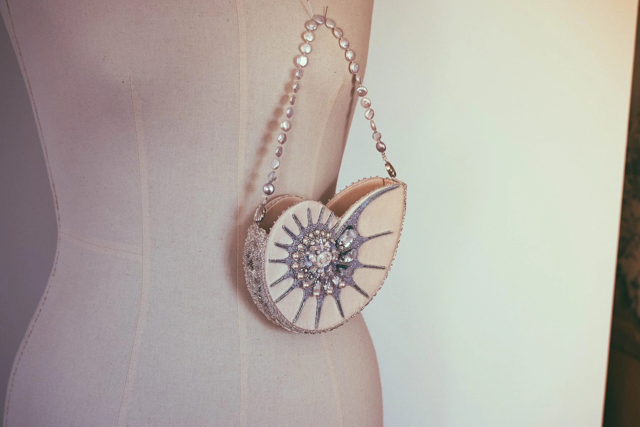 The Siren embroidered bag is finished! 

I absolutely love this creation, inspired by the sea, with a 1930s feel and all the vintage glamour of sparkling silver tubes and delicate pearls. 

And that moment when my husband admired it at the end&hellip
