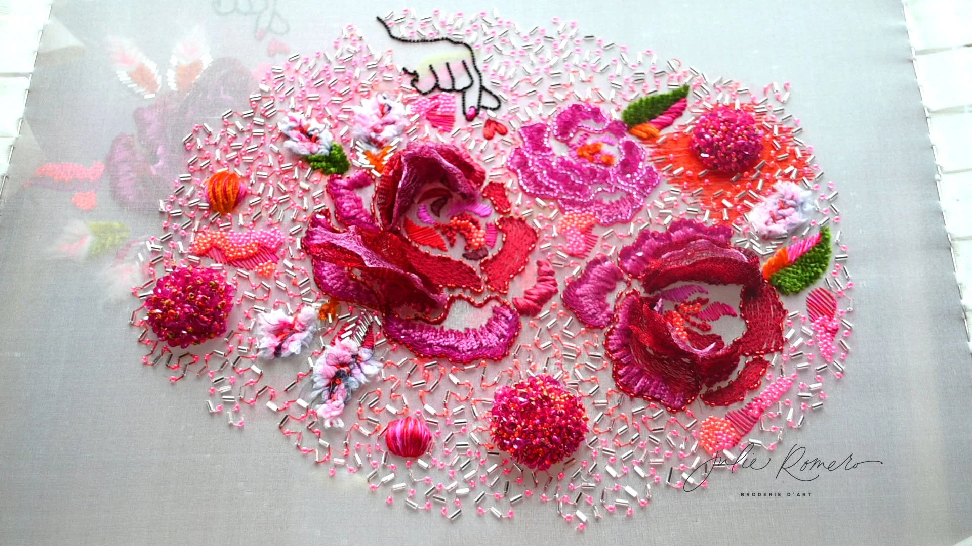 Les Roses embroidery course by Julie Romero