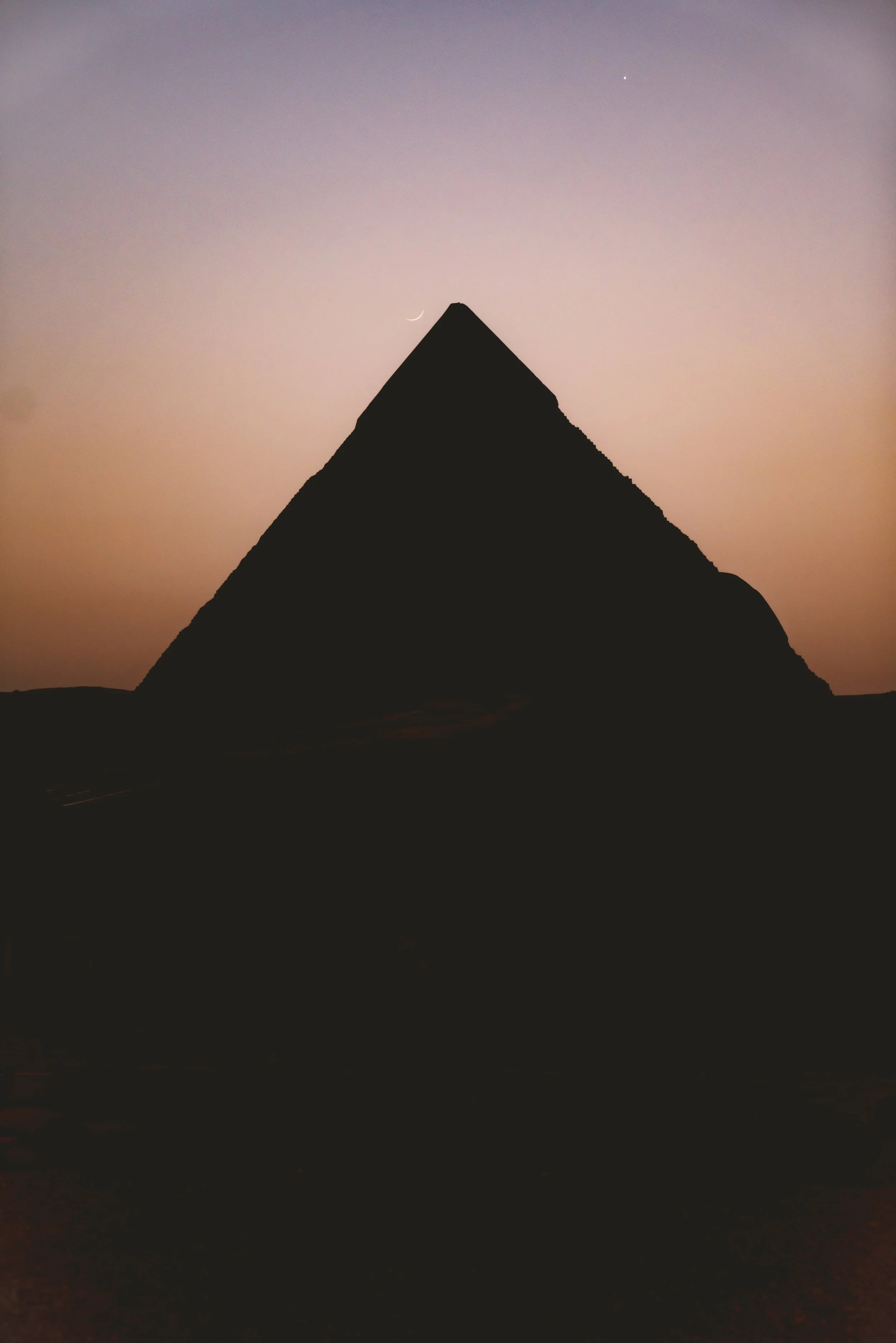Egypt_2018_LE_Giza_Pyramid_Crescent_Sunset.jpg