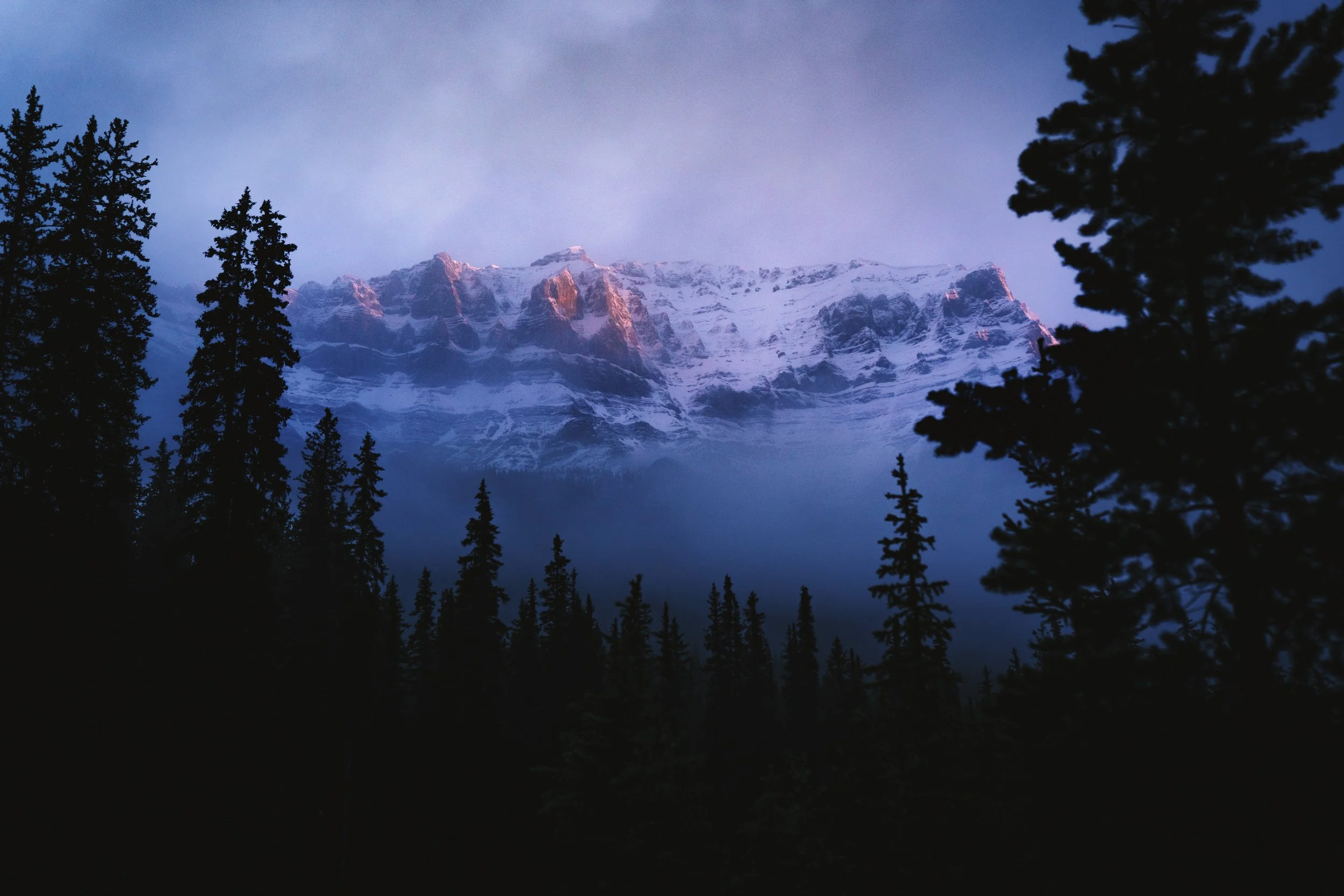 Banff_Lake_Moraine_Mountain_Sunrise_lores.jpg