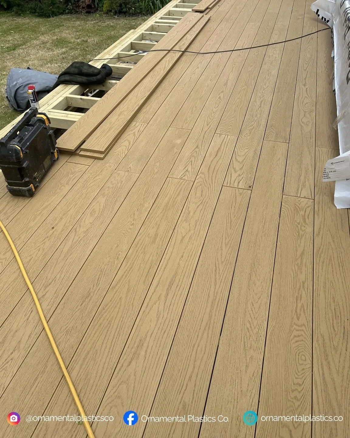 A little sneaky peak 👀 at a Redux composite decking job in the Fawn colour going on in Ryde. We will have some finished images to show you all shortly!

Redux is a facefix product where the screw disappears into the finish. No clips, no plugs and ov