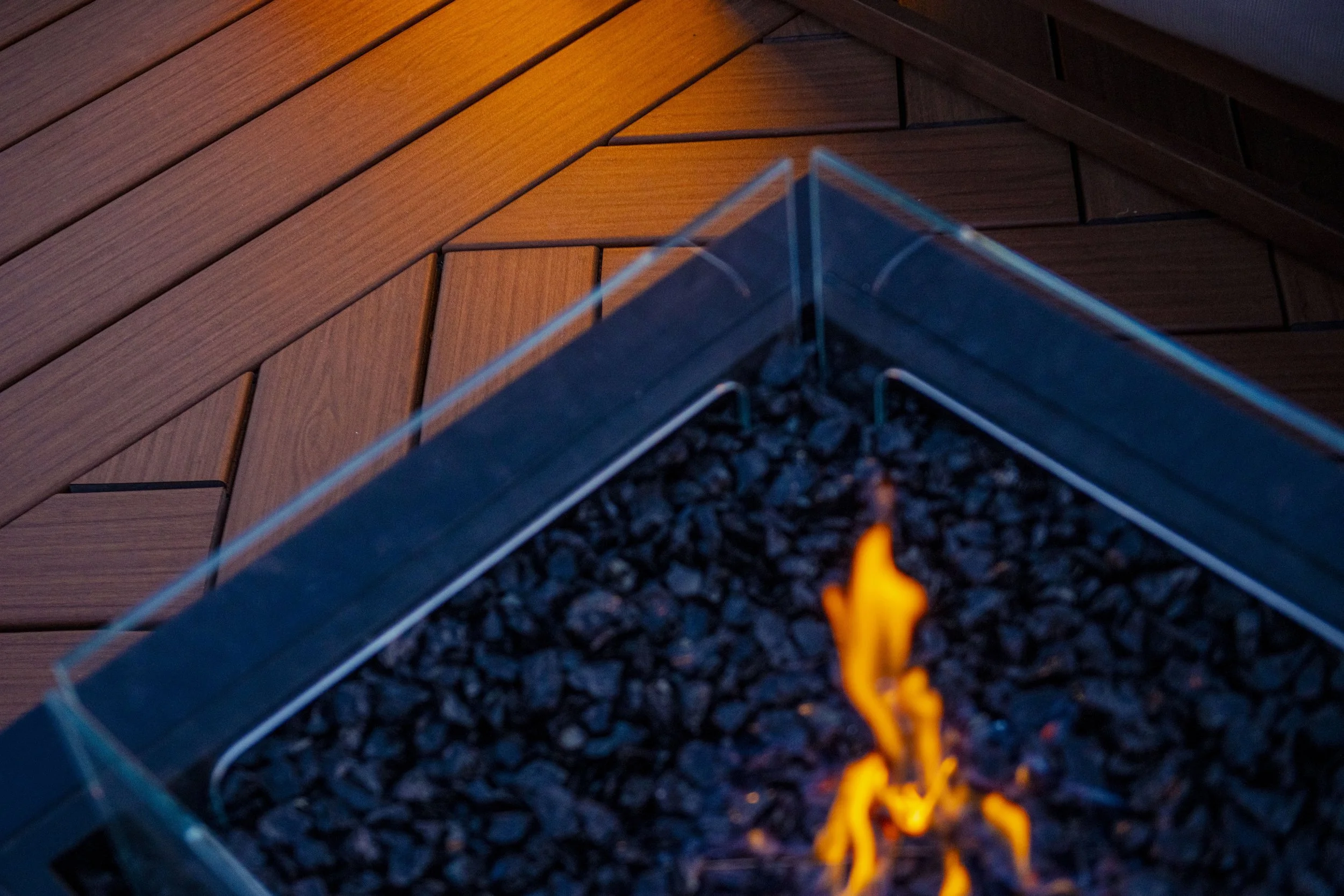 Close up photo of Trex Signature in Ocracoke installed with a fit pit on top