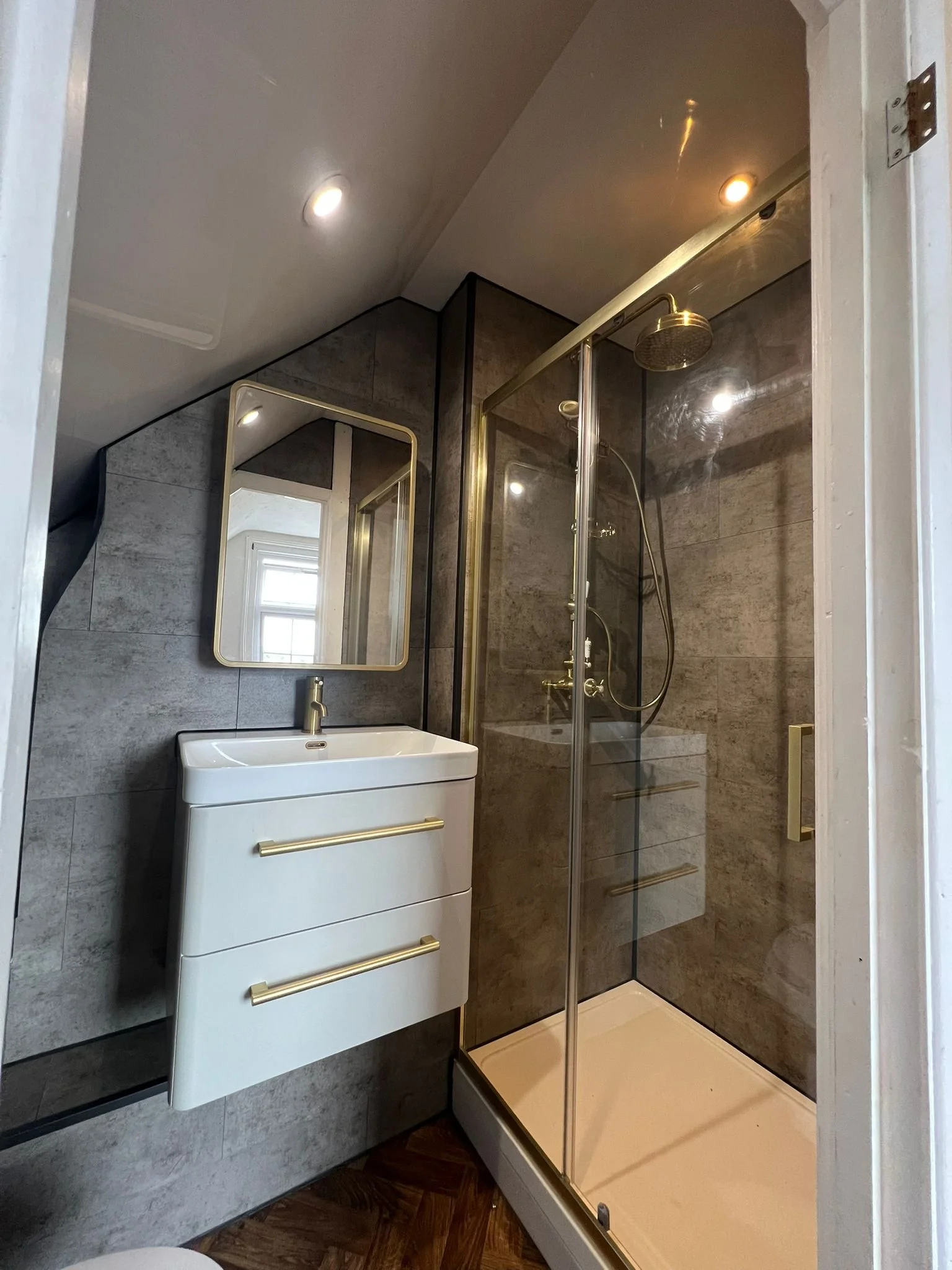 Easy Tiles in Dark Cement install in an Isle Of Wight bathroom