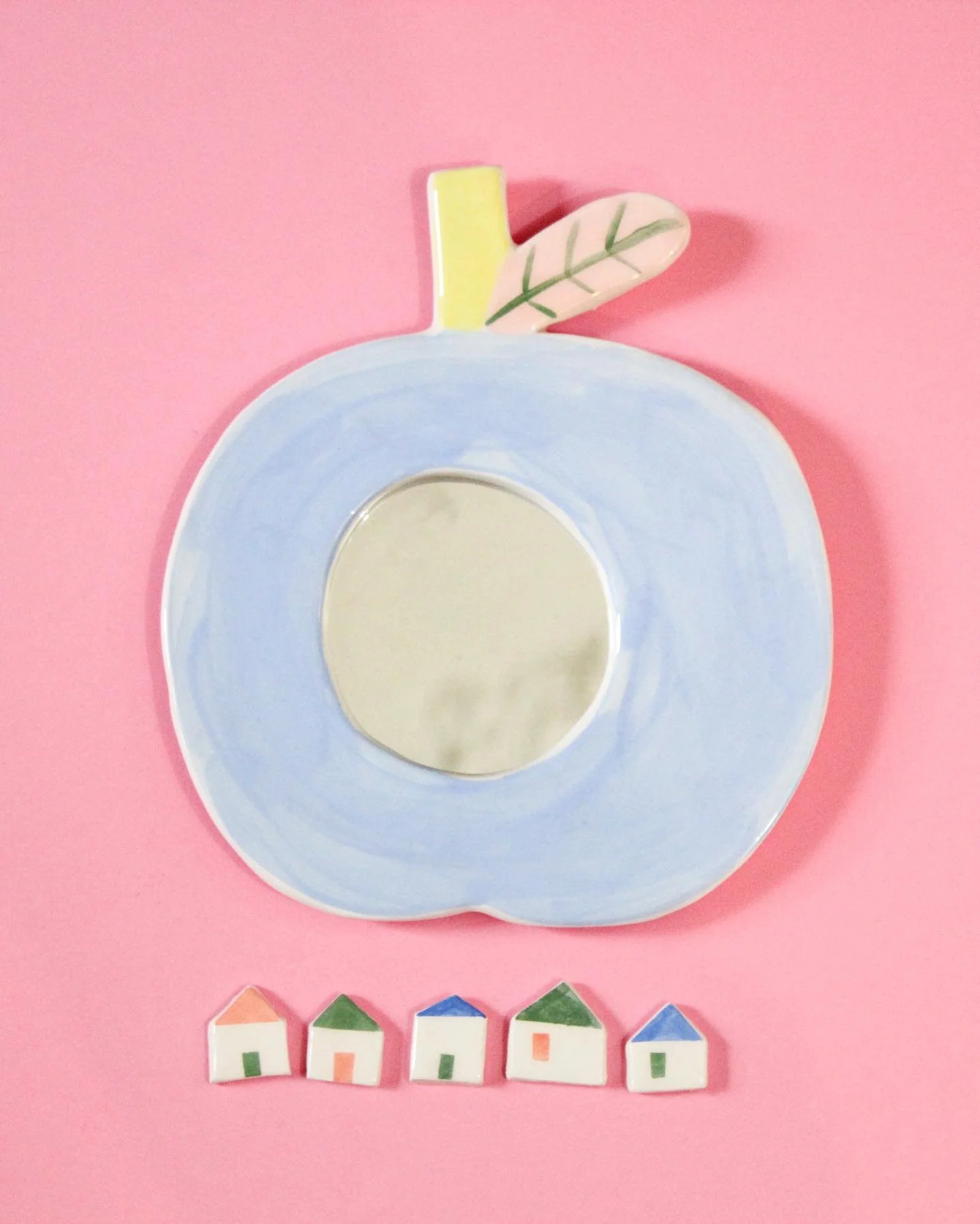 Je me suis amus&eacute; &agrave; cr&eacute;er des petites compositions avec mes objets cr&eacute;&eacute;s ces derni&egrave;res semaines, et d&eacute;sormais install&eacute;s chez @pimaa.angouleme. 

J&rsquo;ai particuli&egrave;rement aim&eacute; fai