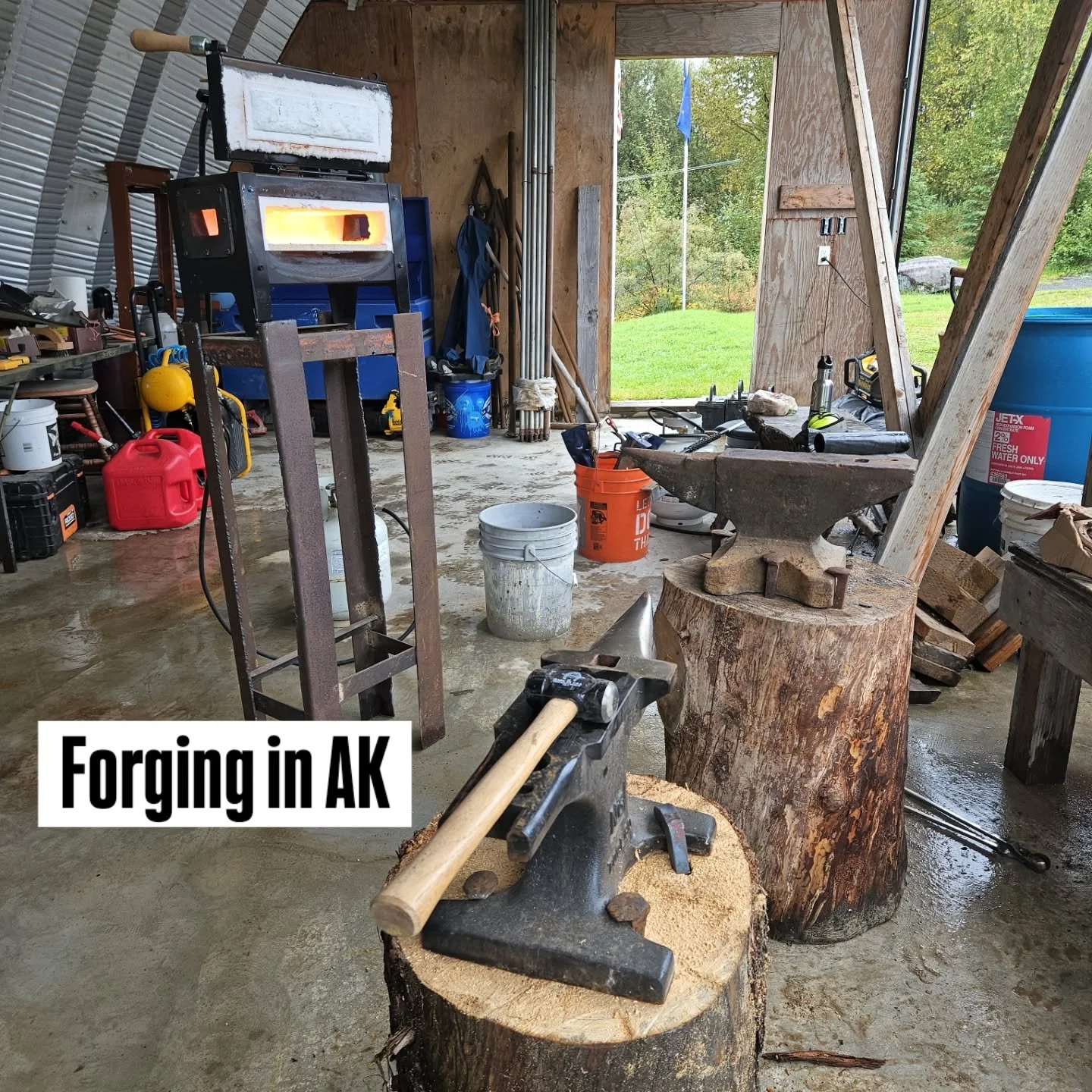 I've been working on a little blacksmithing setup for the house in AK... it was a dream come true to have two anvils ringing  while the forge burned 🔥 
#blacksmith #ak #repurposed #horseshoeart