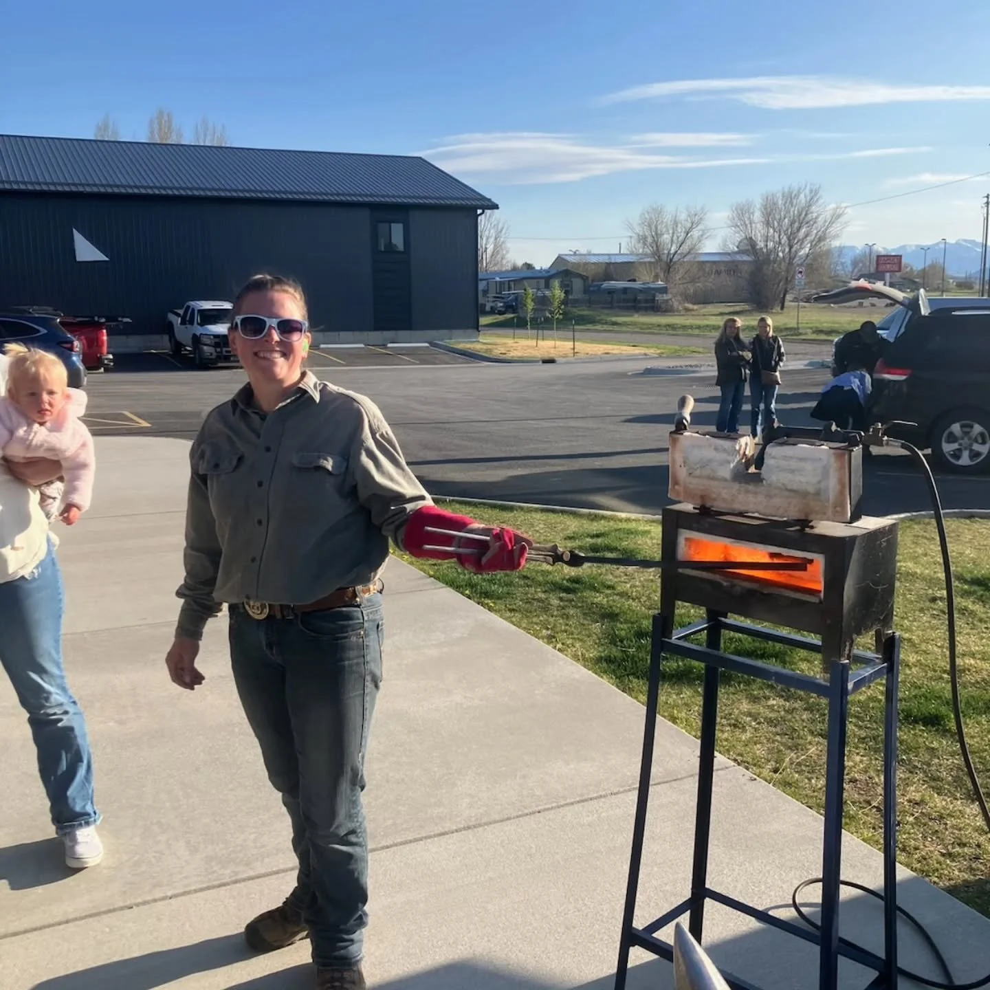 I want to thank @sawdust.and.steel 3/17 &amp; 4/18 and @406brewing 4/10 for hosting Bierstacheln Night. I had a blast forging and sharing a new experience through a combination of steel and beer.
#gratitude #thankyou #diamondwshoeworks #localbusiness