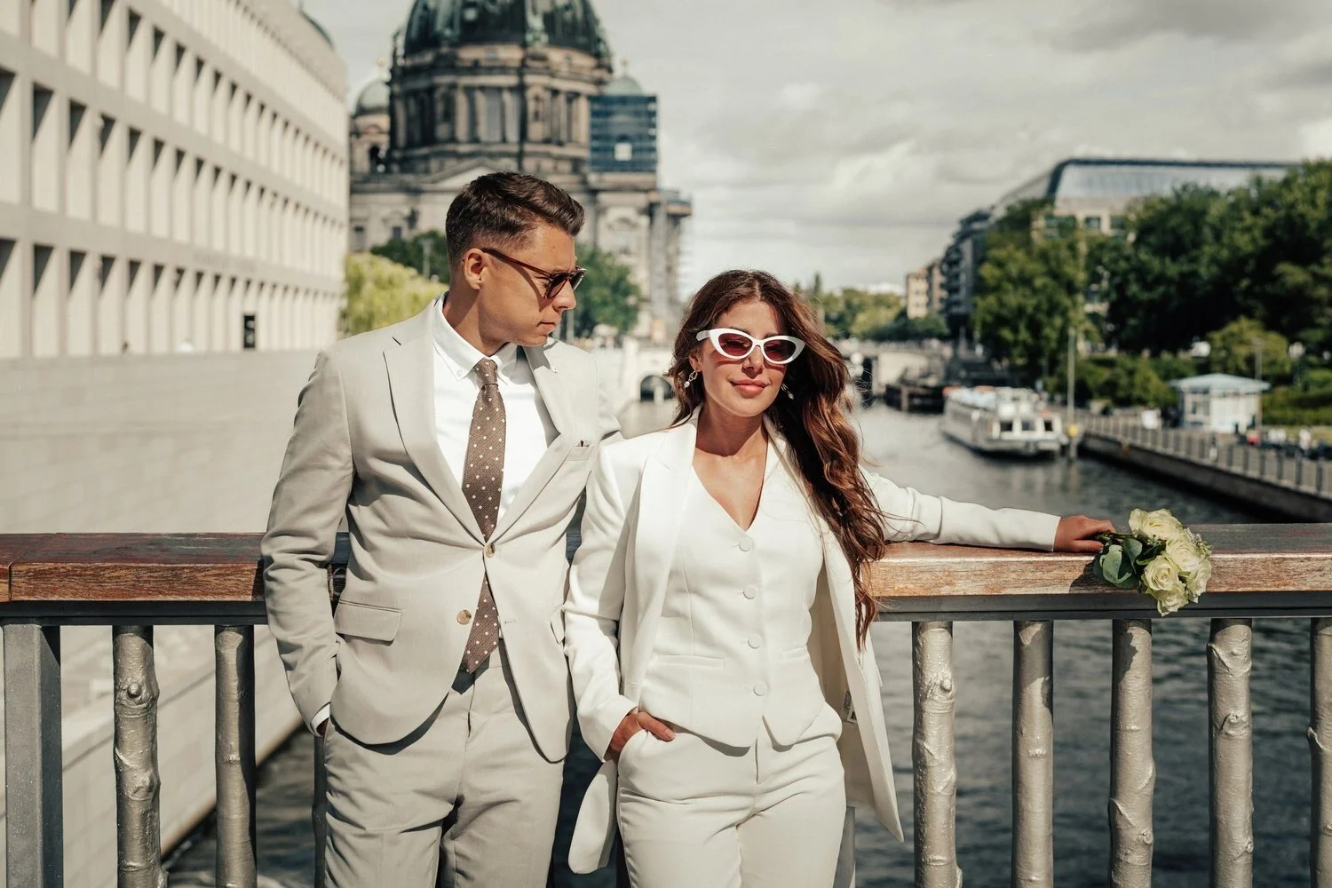 Newlyweds by the Spree with the Berlin Cathedral behind them
