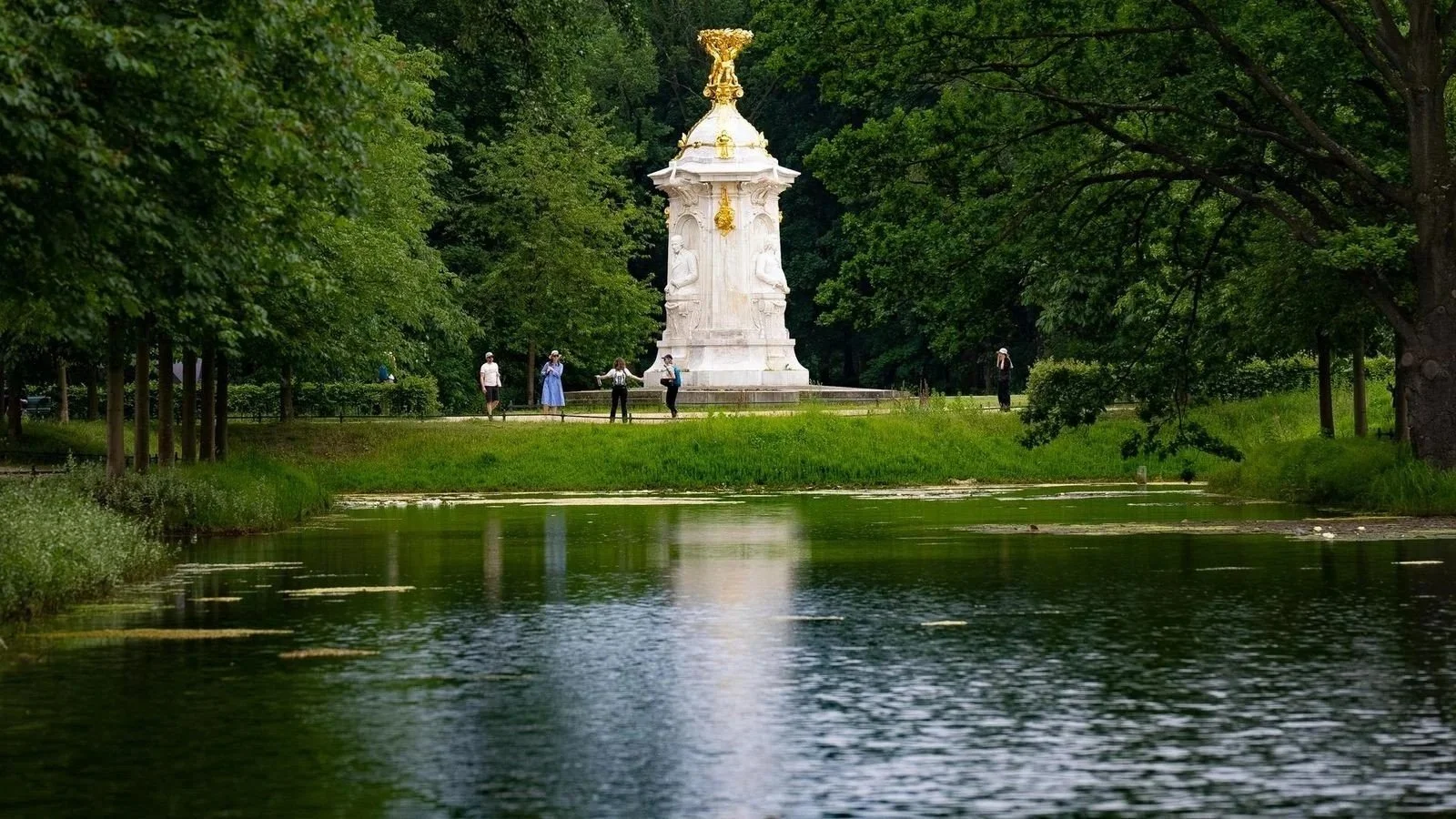 Tiergarten Berlin outdoor wedding venue summer