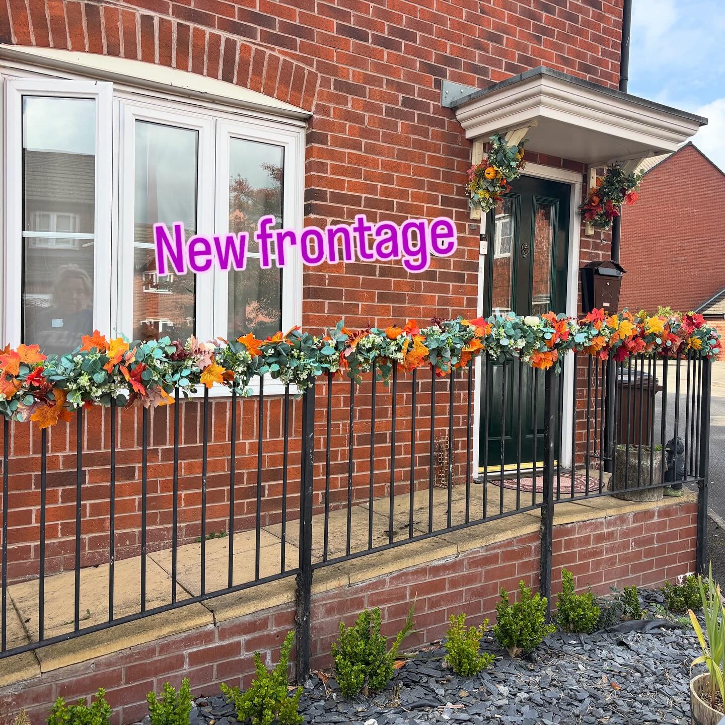 Beautiful new frontage for a fabulous client. Autumn is well and truly here. Message me for any queries and bookings being taken for the festive season. #autumnishere #fallhomedecor #pumpkinseason🎃 #homestylingideas #derbyshireflorist