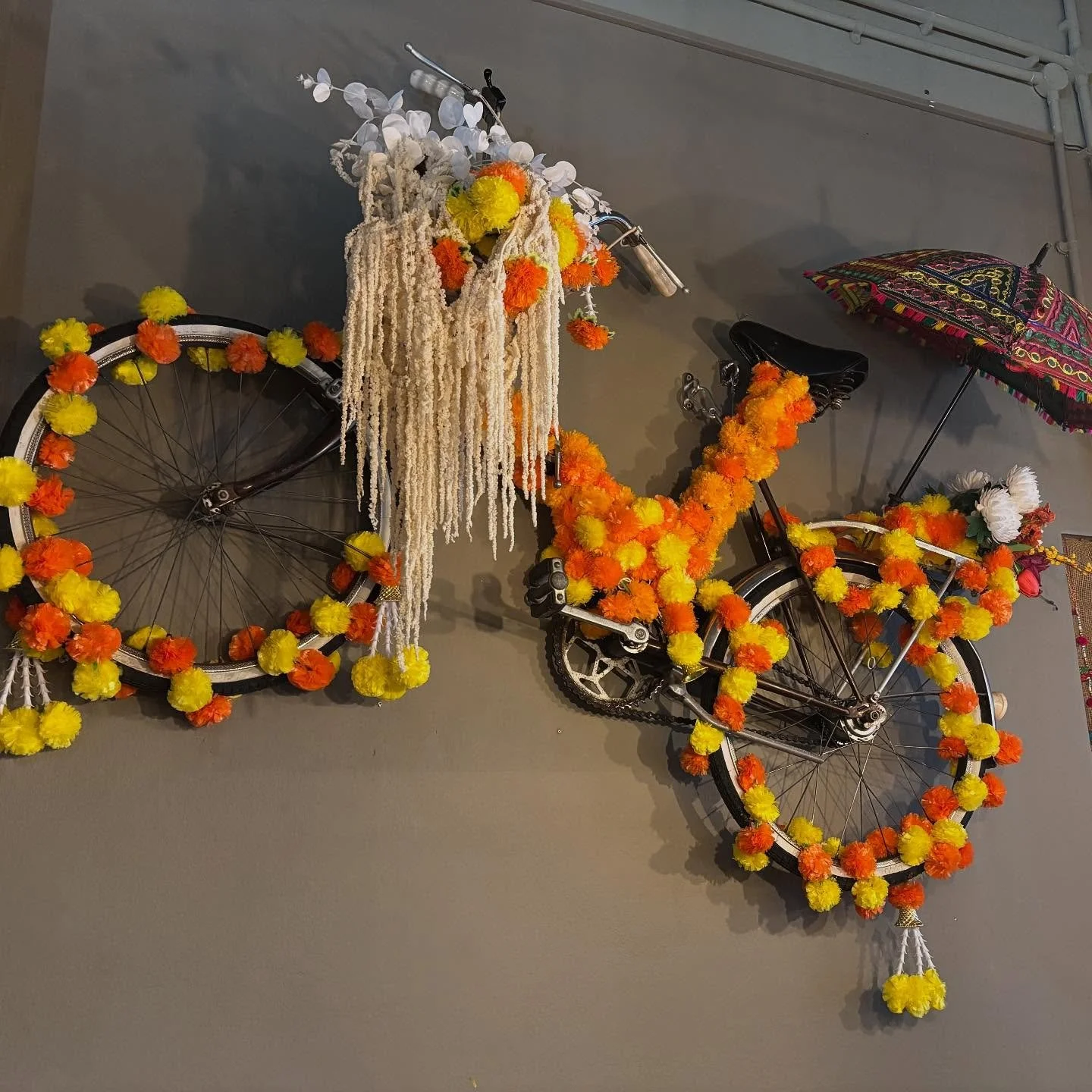 Jazzy bike day @natural.wellnesscentre ready for their cafe unveiling in a few weeks. #bikeflorals #nottingham #wellness #soulchai