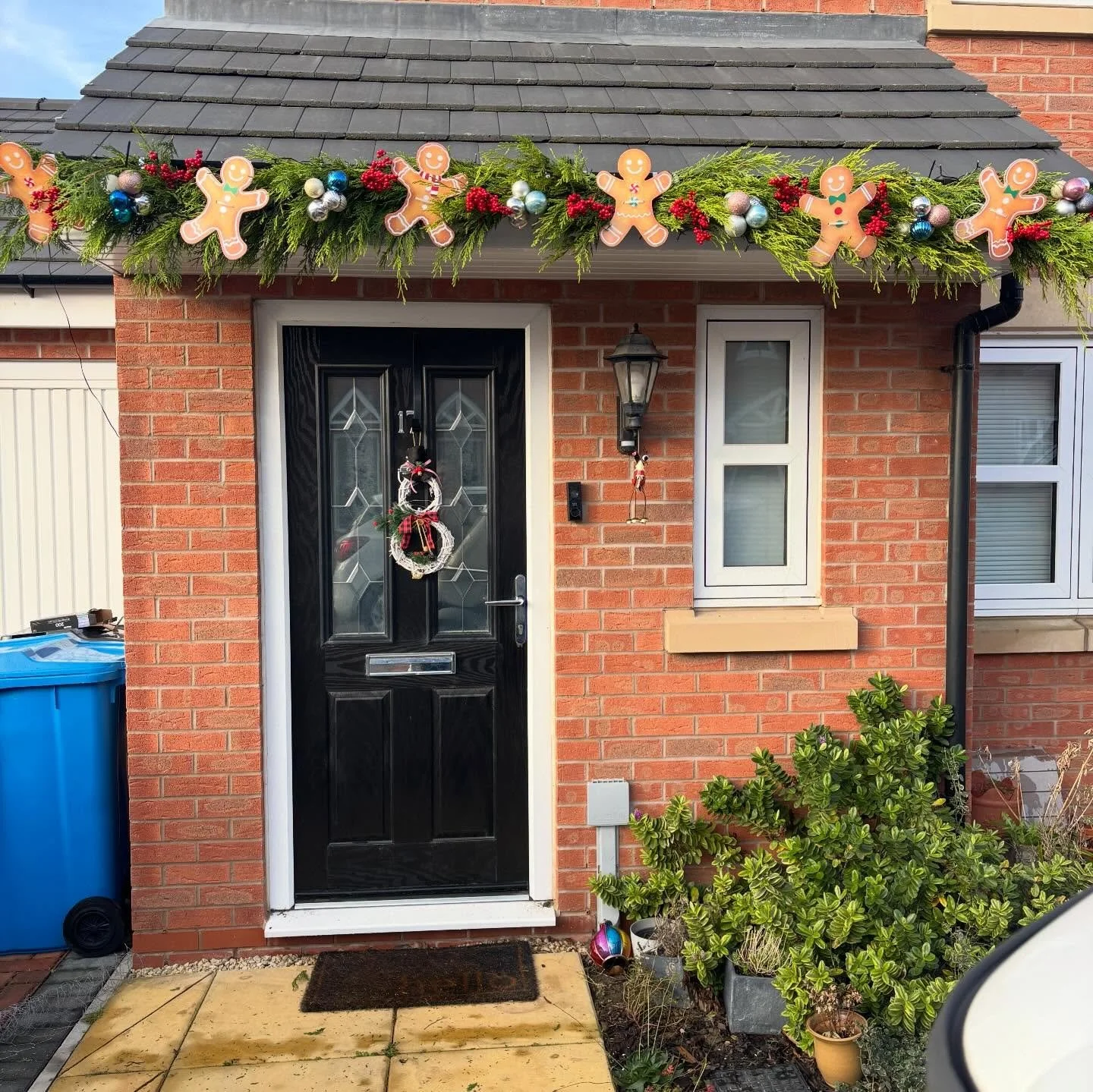 And for the final install it was the gingies again that came out to play. These have been quite popular and i love them: they are just so happy and brighten up even the dreariest of days. What I truly love though is the joy these all bring to everyon