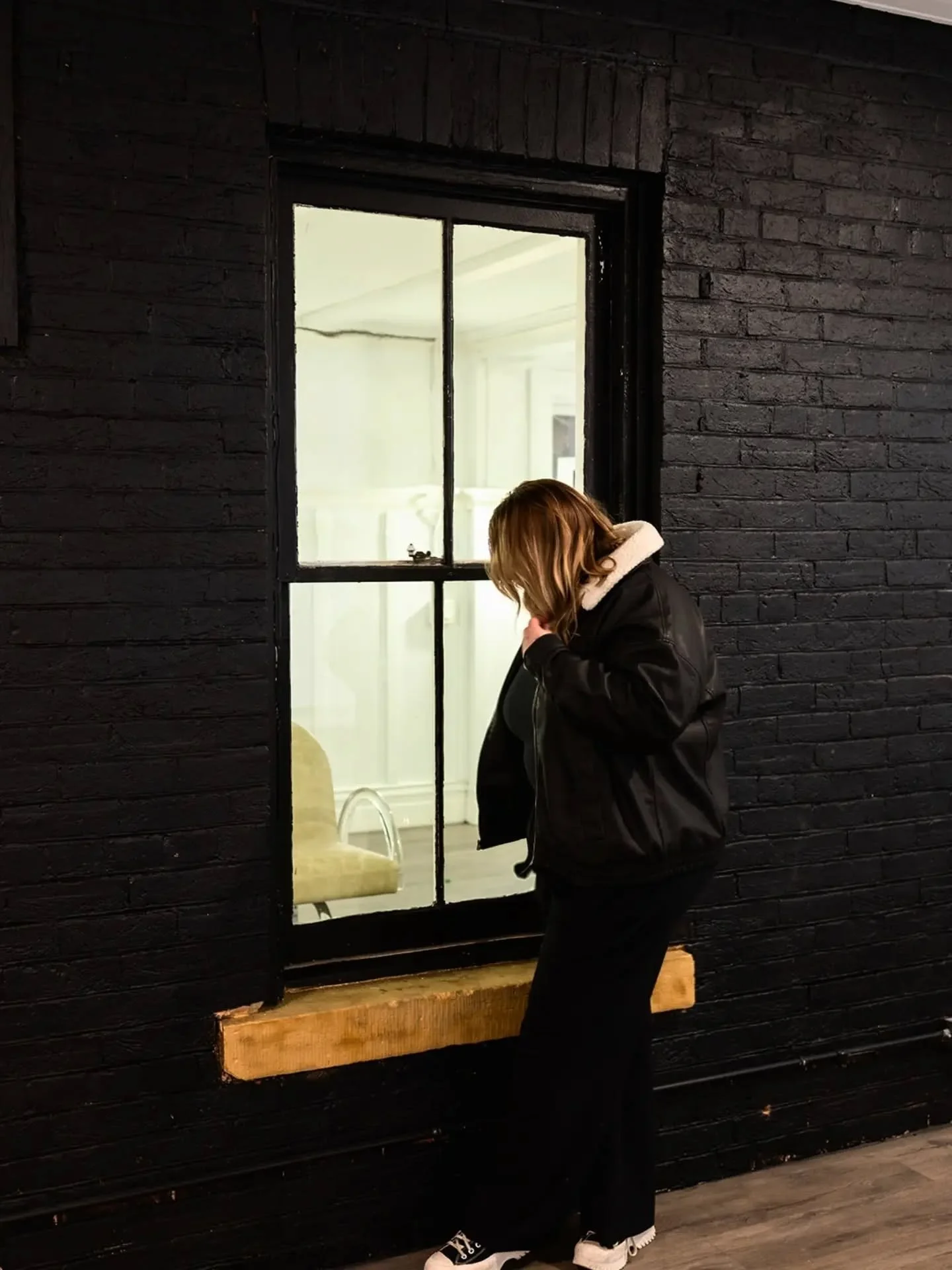 We don&rsquo;t rush appointments.
We don&rsquo;t double book.
We don&rsquo;t lower the standard to fill chairs.
This space is built for artists who already know their worth!