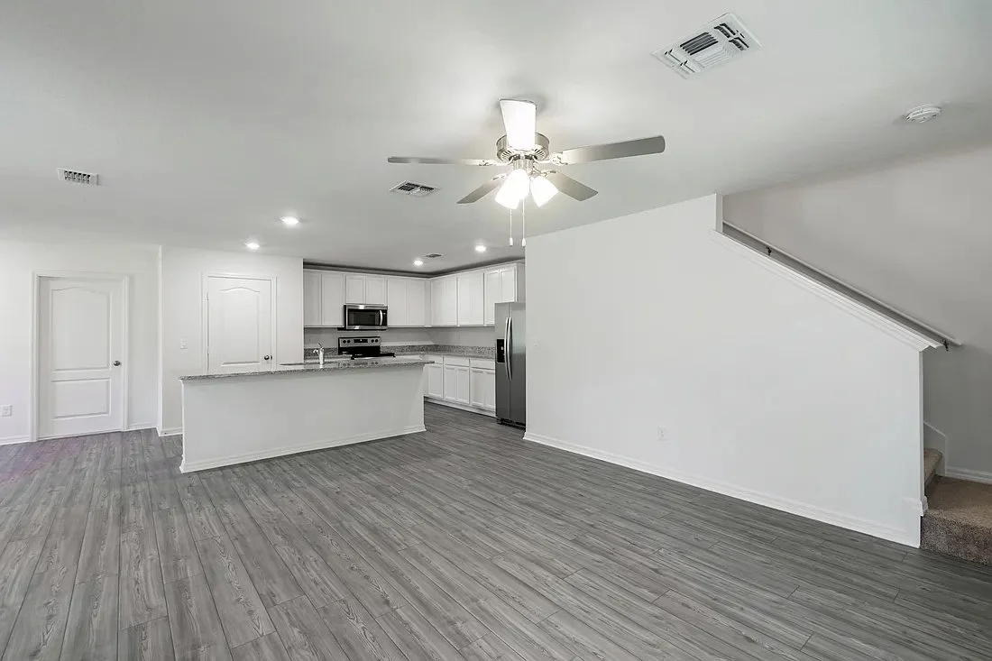 Poinciana, FL Kitchen / Living