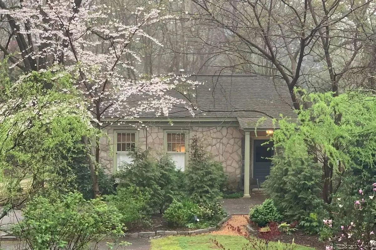 2026 UGA Graduation Just Available: The Cottage at Five Points

Book directly, to save on fees. Email hello@taylorhillproperties.com

Property Details:
-The Cottage: 2 Bedrooms | 1 Bath | Large Den | Kitchen | 2 Outdoor Seating Areas

-3 Guests Maxim