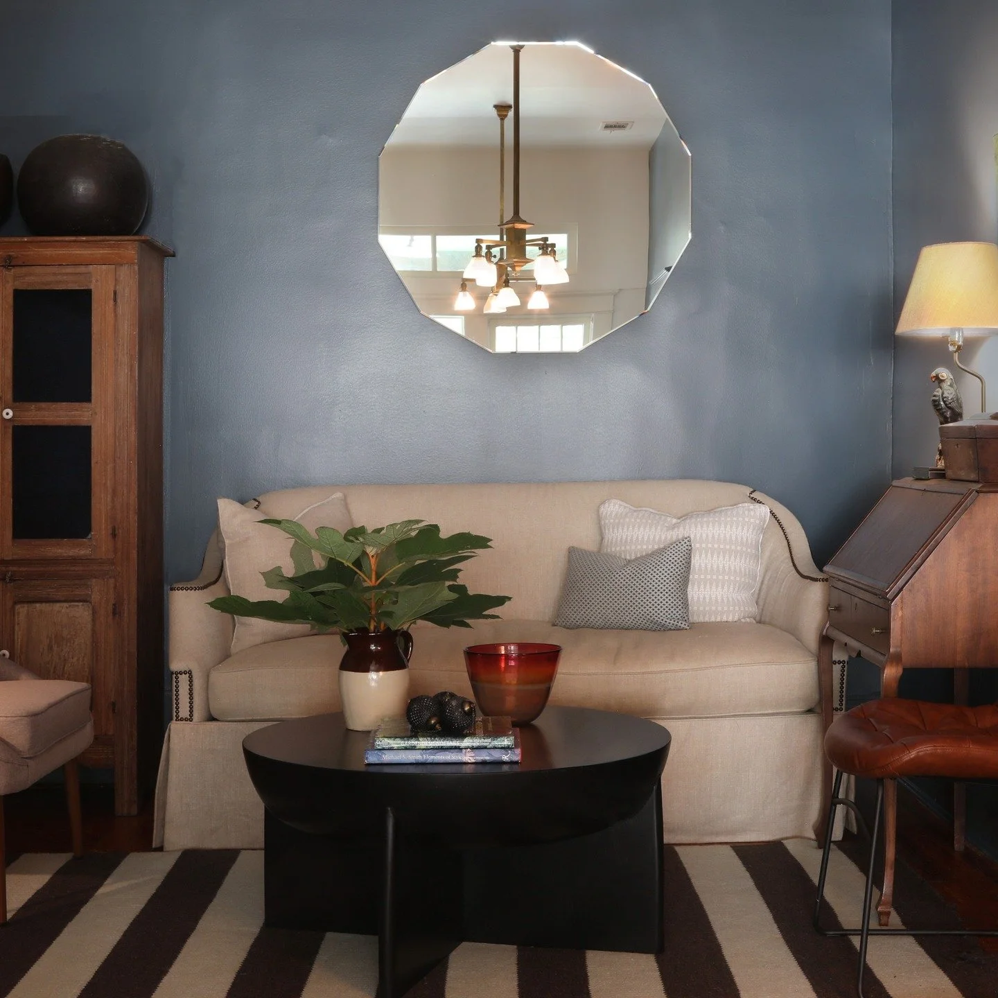 Availability at The Stonehouse Apartment in The Heart of Five Points for the weekends of April 24-26 and May 1-3.

Two bedrooms, one bathroom apartment upstairs above a large stone house. Two sitting areas, balcony and a hospitality kitchen - no cook