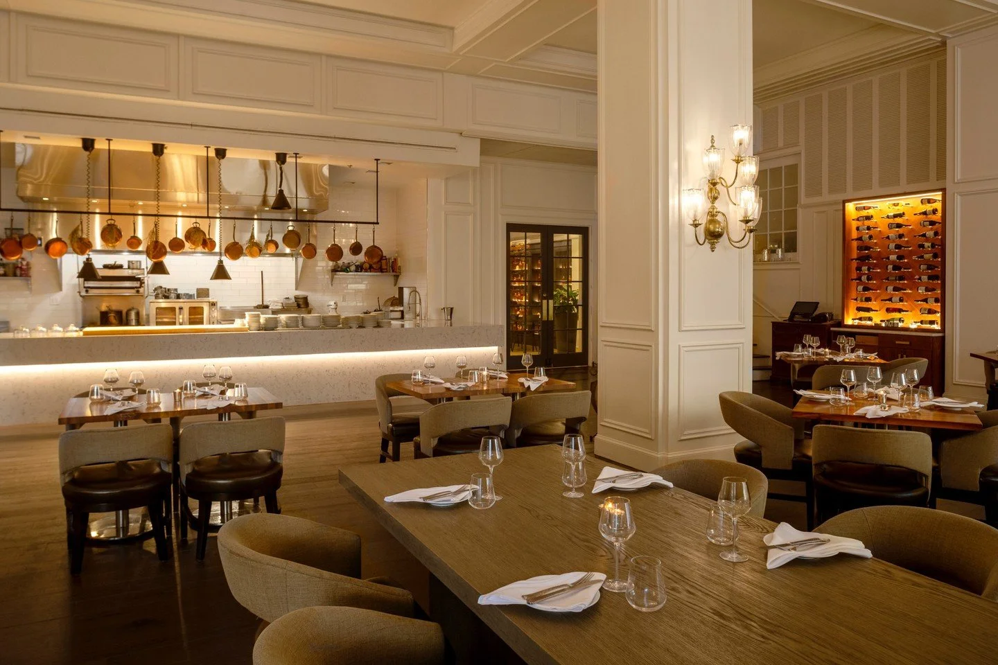 Is it Wednesday yet&hellip;? Get ready to experience our amazing selection of low-country sourced, farm to table dishes. Book your reservation today through OpenTable or Resy! ✨

#1540Room #TheDesoto #Savannah #VisitSavannah #TheDesotoGA #Cheers #Sav