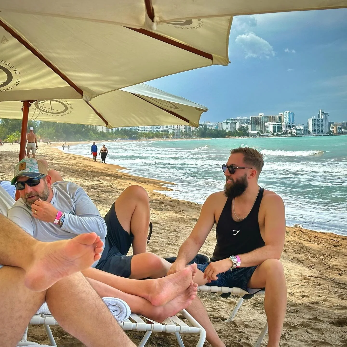 Story time. My parents came to PR in May 1992 to visit their old friends Paco &amp; Lena. Then I was born in February 1993 🤔 So, I was born in Miami, pero hecho en #PuertoRico 🇵🇷