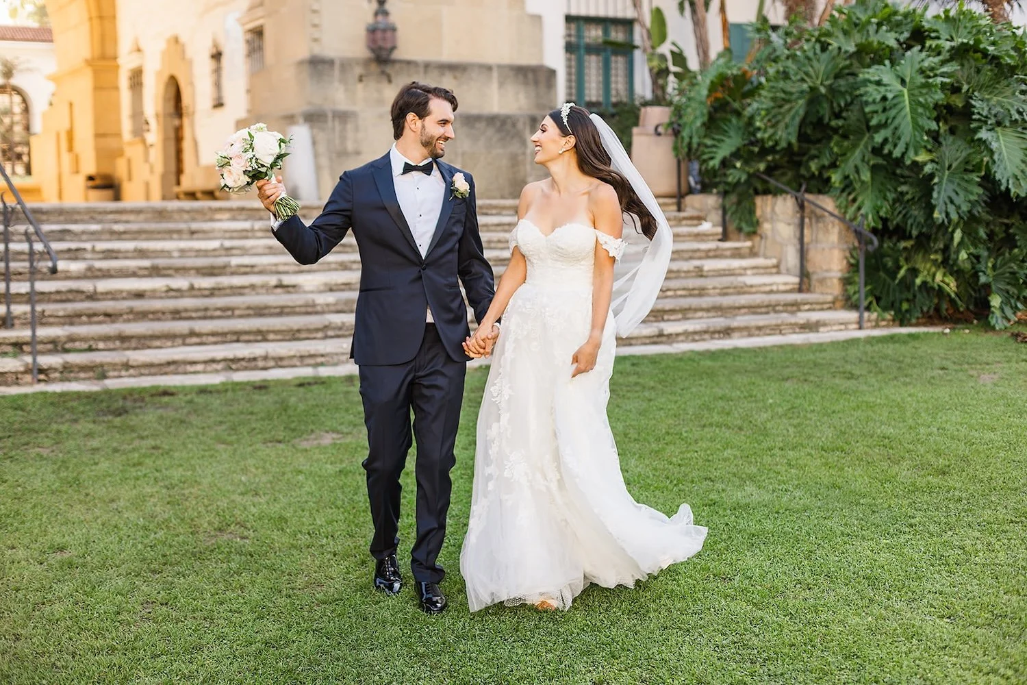 elopement photography at the Santa Barbara courthouse