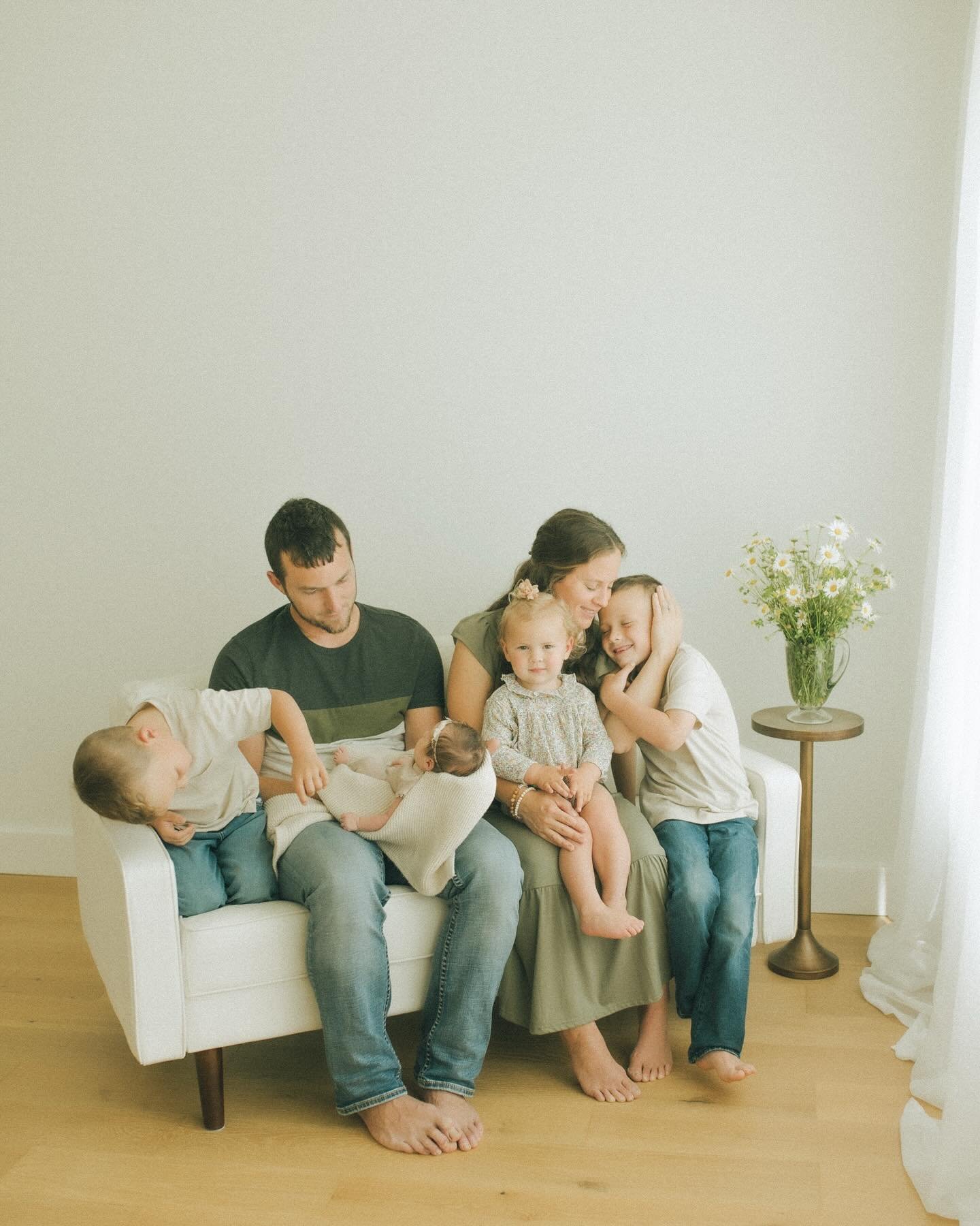 I&rsquo;ve been photographing this family for 5 years now. Watching their family grow from 3 to 6 over the last few years has truly been an honor. 🥹 

&amp; little Kenna is the newest addition to their beautiful family. She is just perfection. 🤍