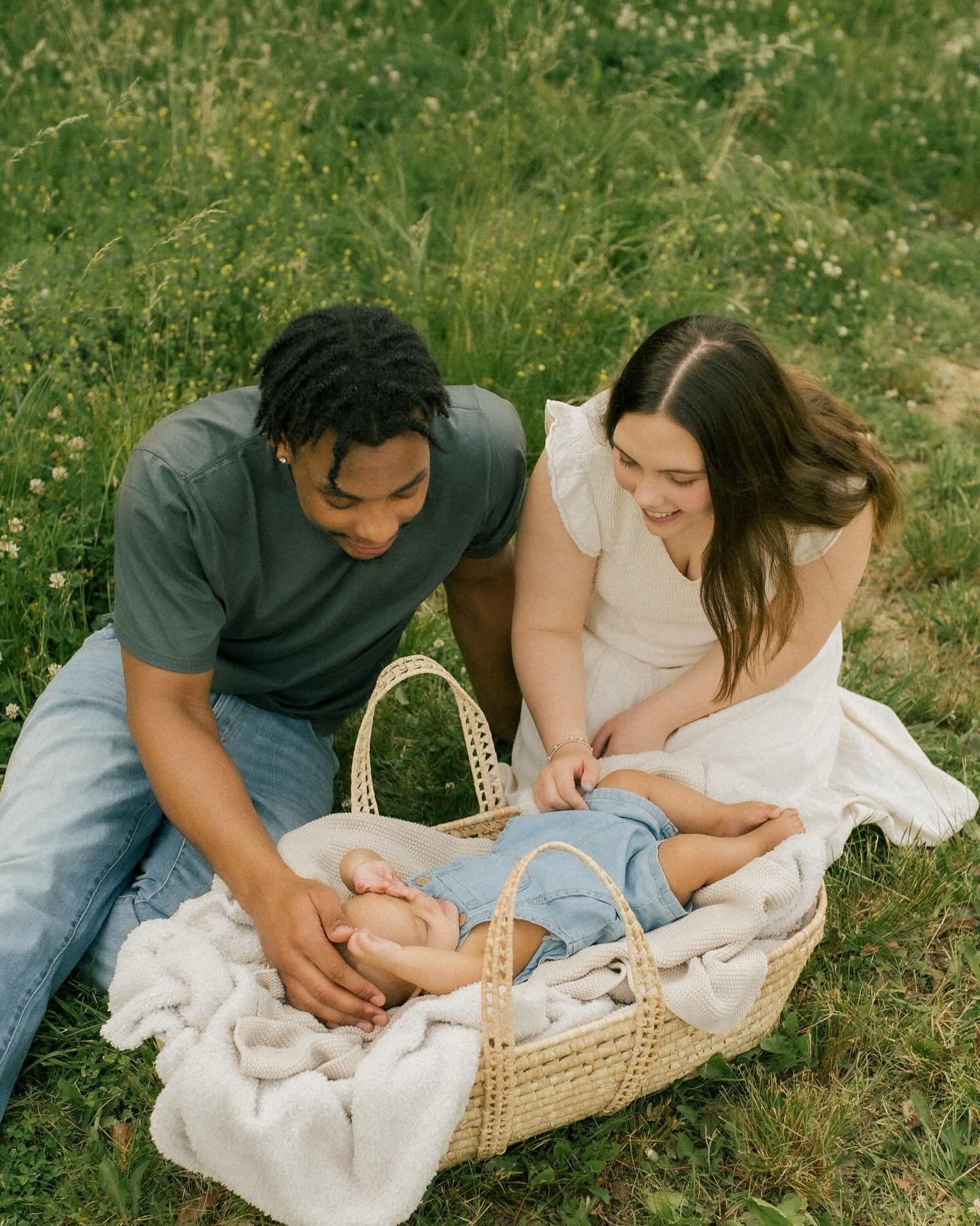 Baby Leo has grown so much since his newborn session. Look at those sweet little rolls. 🥹