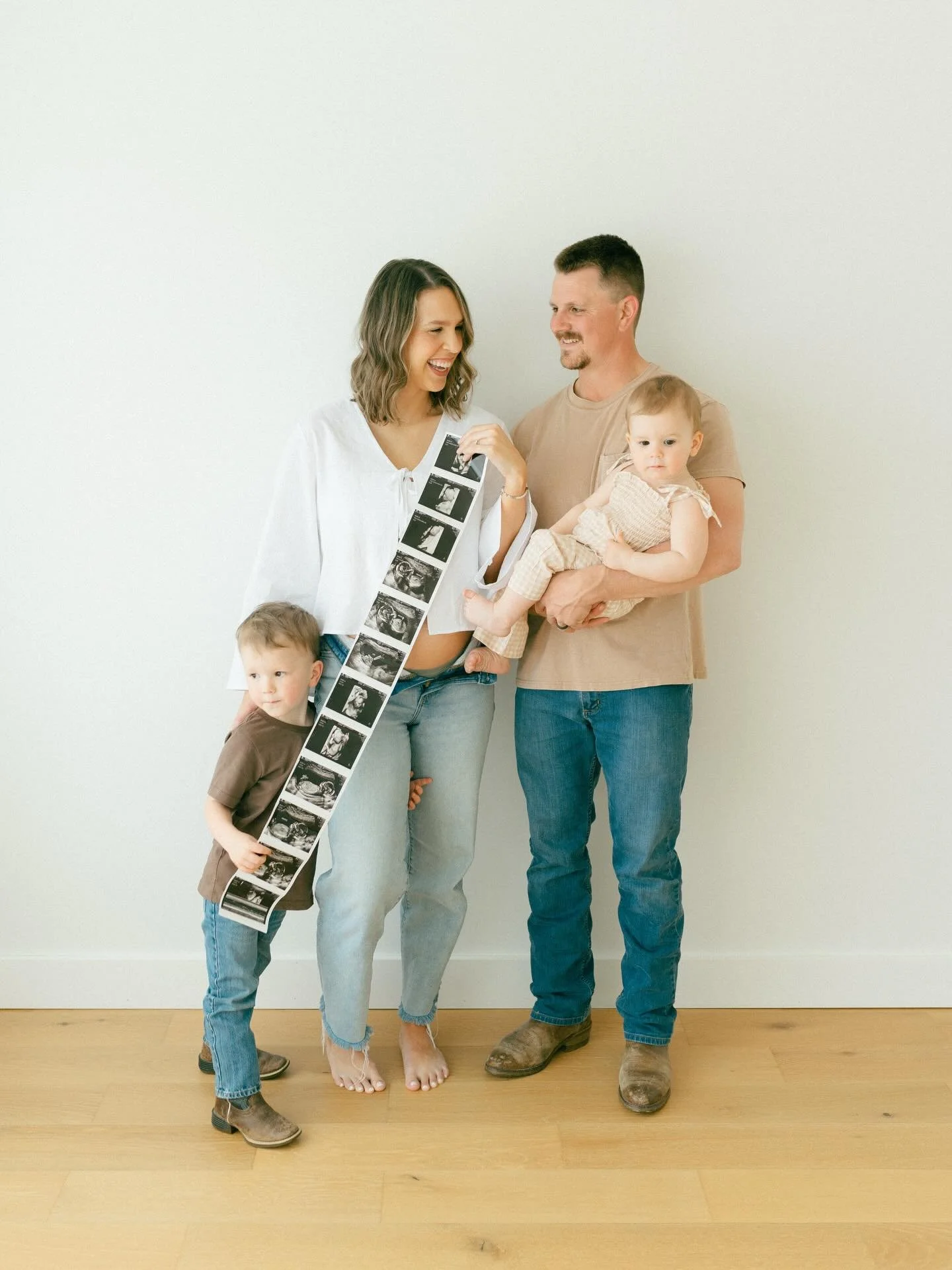 The absolute sweetest gender reveal. All things pink, glitter, and bows for these two baby GIRLS. 💕🌸🌷💗🩰🎀

Congratulations to this precious family! 🫶🏻