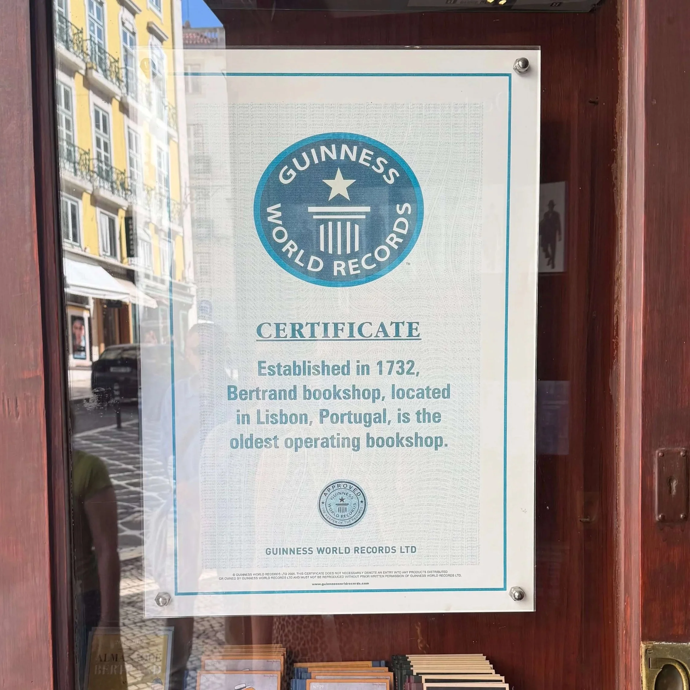 Livraria+Bertrand+World+Record+Lisbon+Portugal.jpg