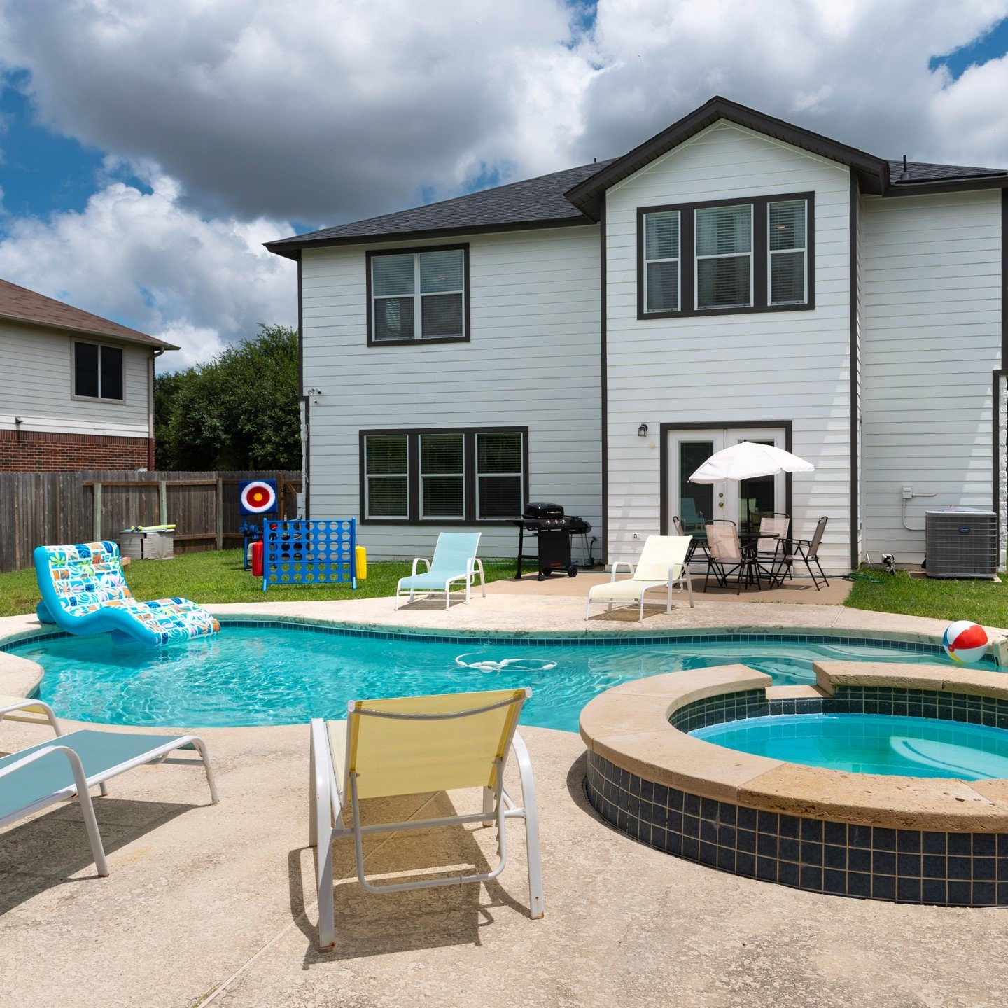 Welcome to your Pflugerville modern oasis! ☀️

Our spacious 4-bedroom home offers everything you need for a perfect stay:
🏡 Cozy rooms
🏊&zwj;♂️ Refreshing pool
♟️ Fun entertainment indoors + outdoors

Whether you're here for relaxation or adventure