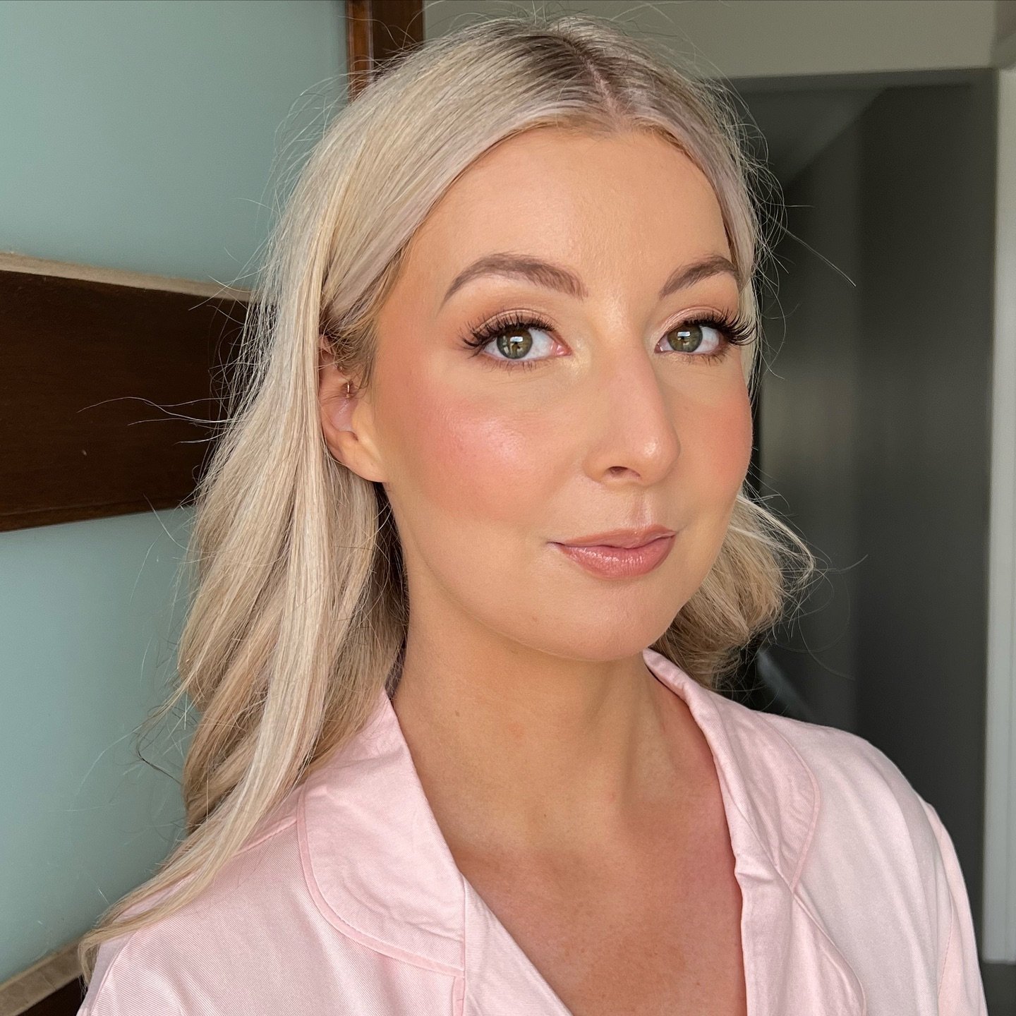 Perfect bridal glam!! Saw this photo in my camera roll the other day and can&rsquo;t believe I never posted it! @sophiejondahl you are a vision 🤍
