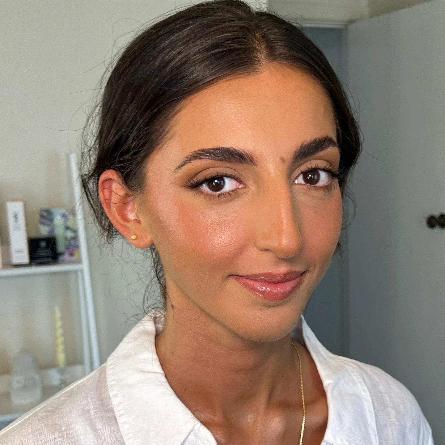 Soft bronzey glam with a peachy blush 😍 you can&rsquo;t go wrong with this kind of look!