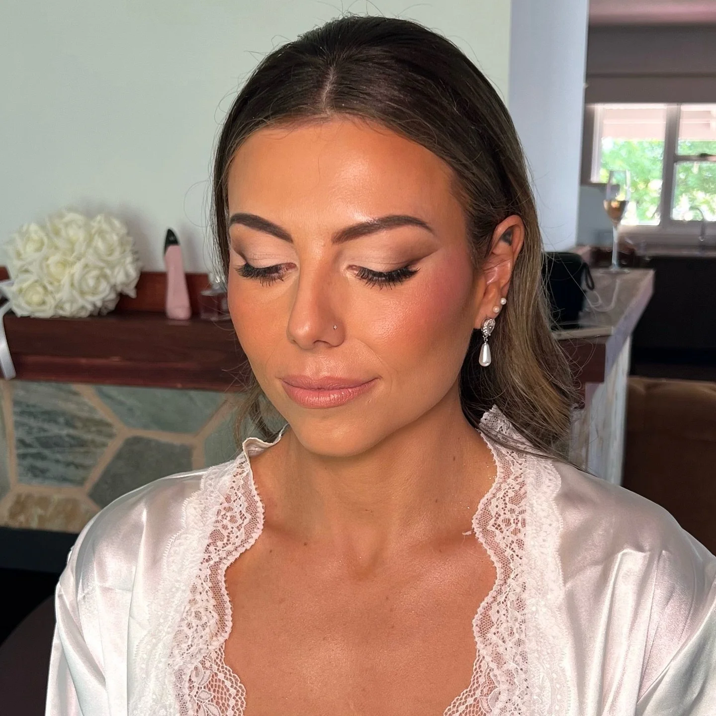 I think we can definitely say this is bridal goals 🔥 I looooove this crisp eyeshadow winged look on @caitlynelliottt 😍 She looked incredible and her day was beautiful!!