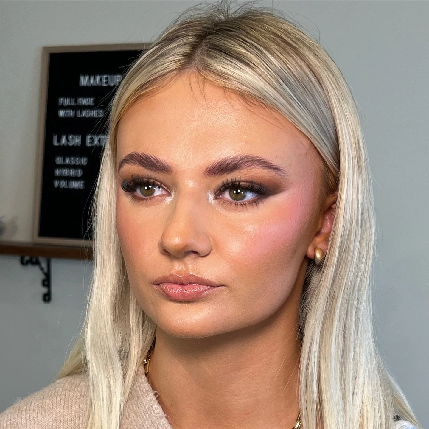 Bronzey snatched glam for this gorgeous girl!! Obsessed 🤎🔥