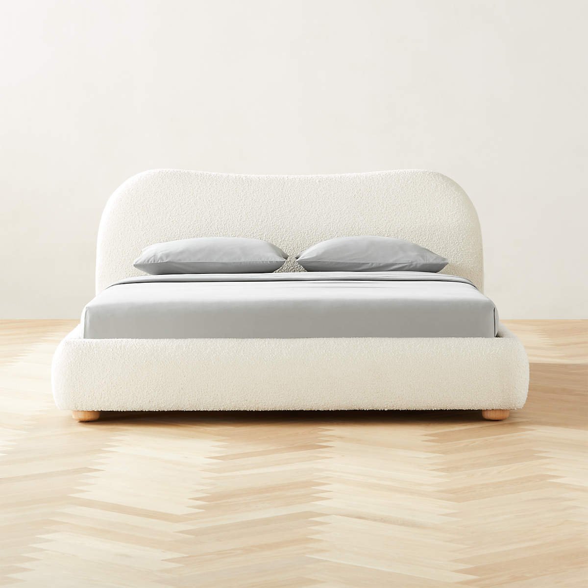 DianaQueenBedSHS21_1x1.jpg