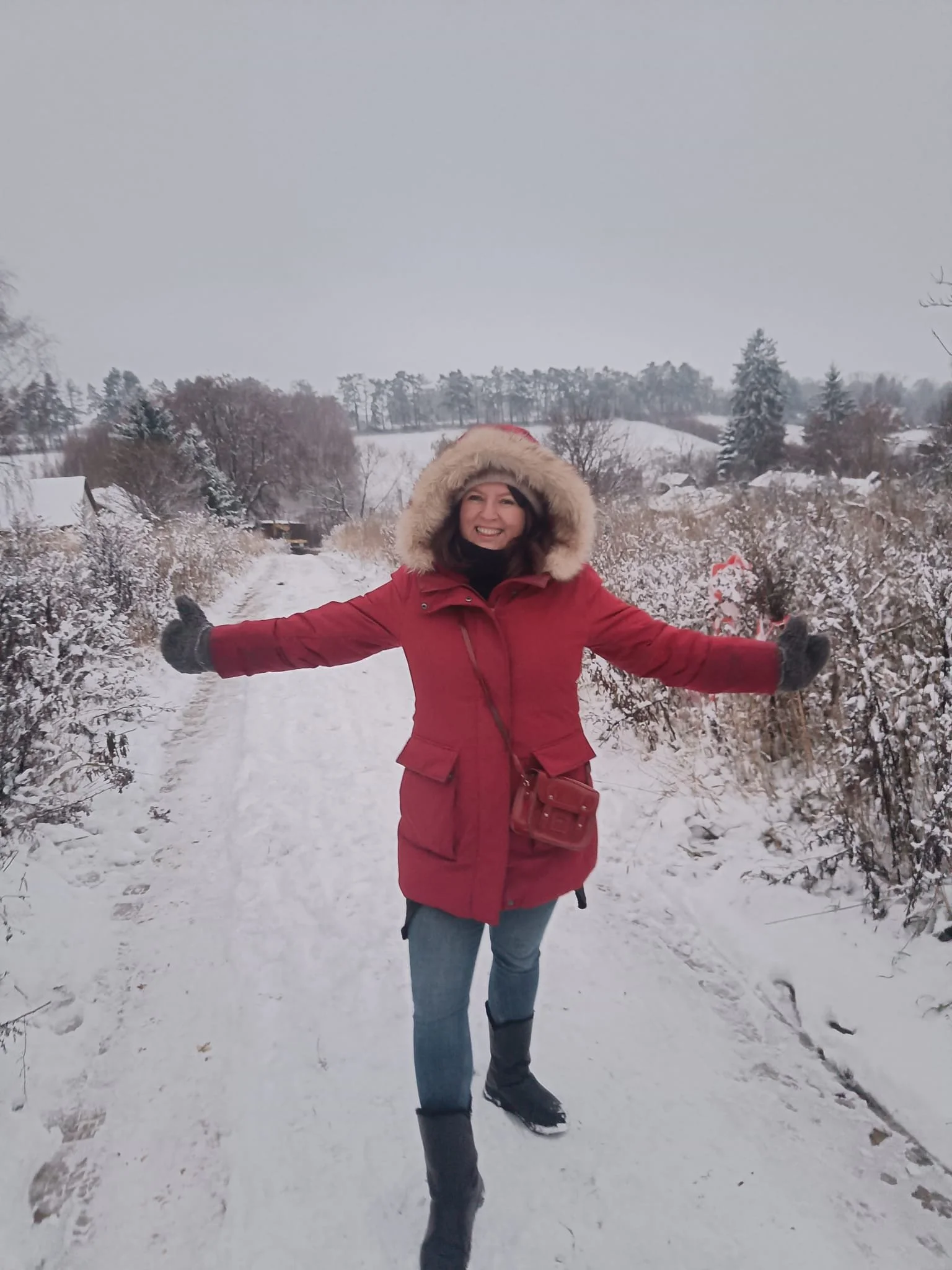 Ania experimenting what it feels like to take up space during a wintery afternoon in Lublin.